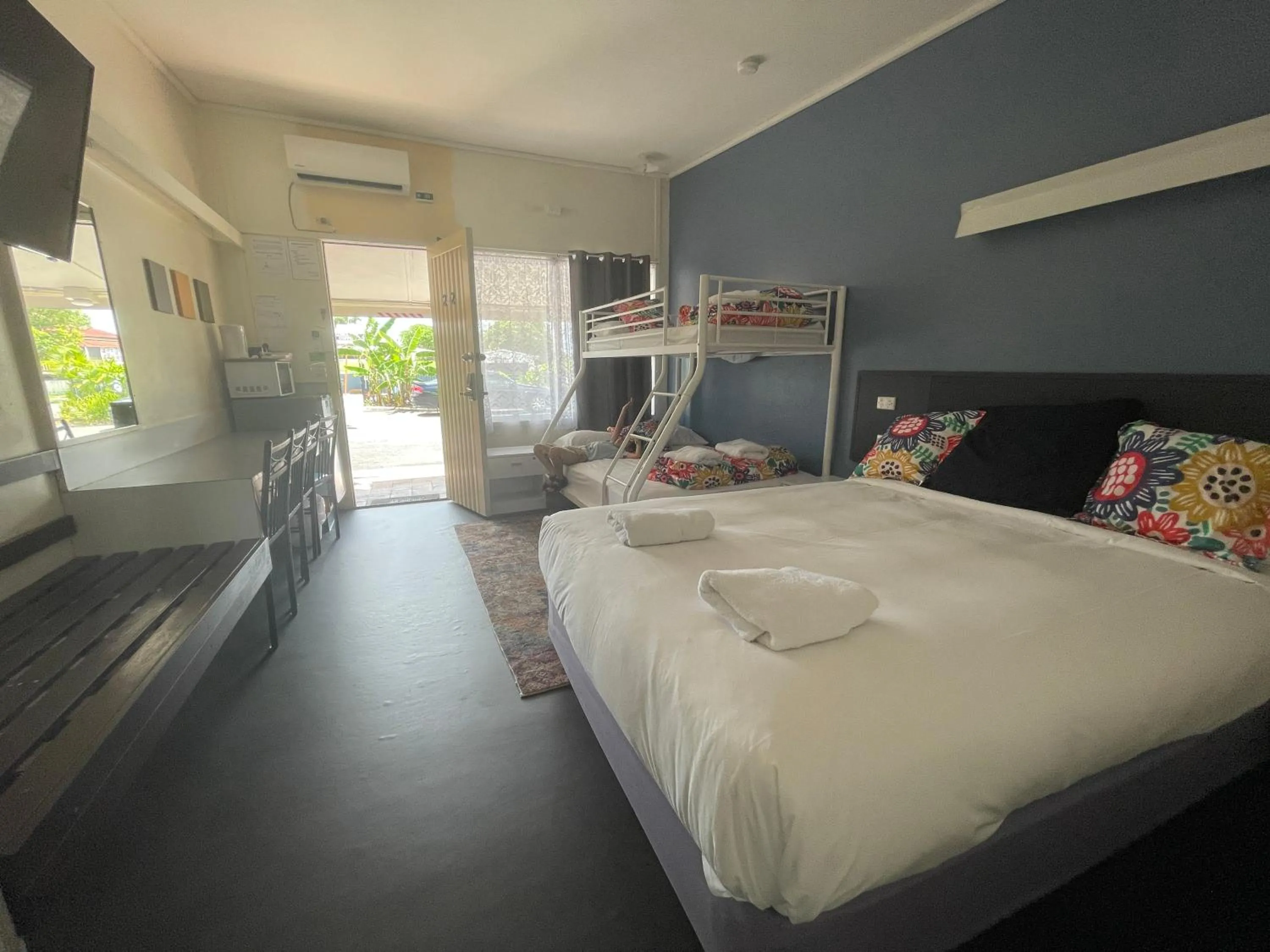 Bedroom, Bed in Arkana Motel