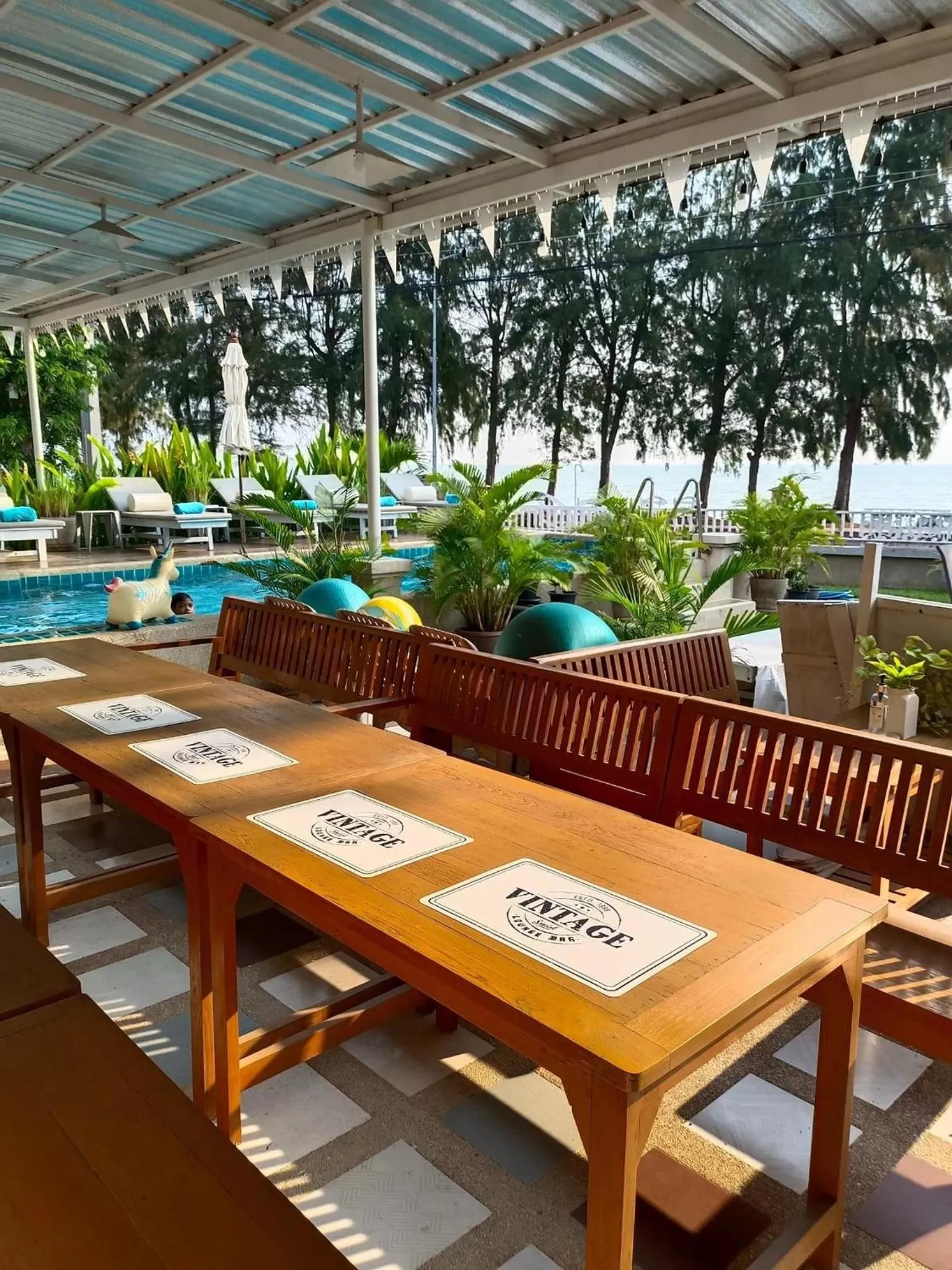 Restaurant/Places to Eat in BC Summer Beach