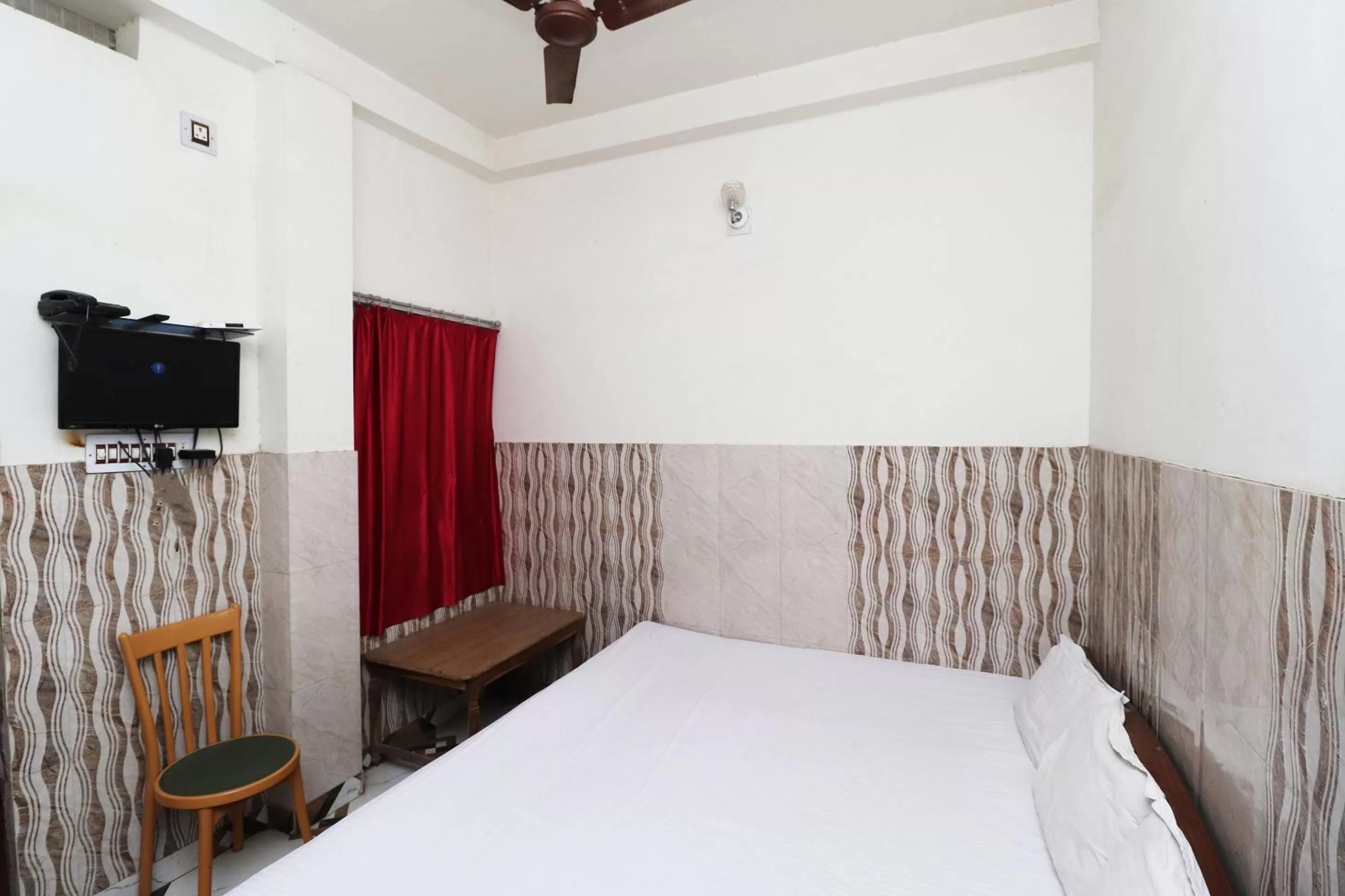 Photo of the whole room, Bed in Hotel Vijay