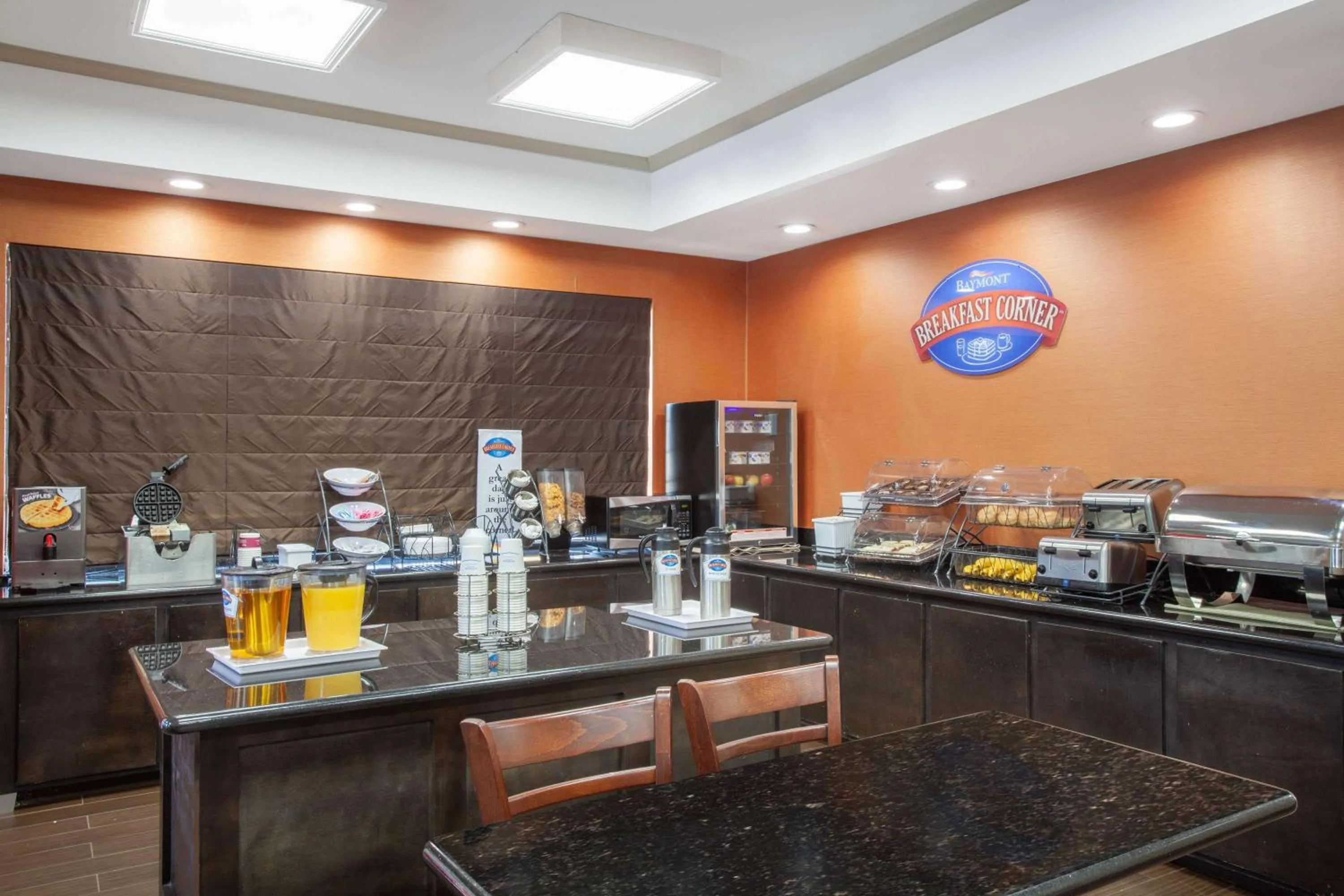 Restaurant/places to eat in Baymont by Wyndham Saraland