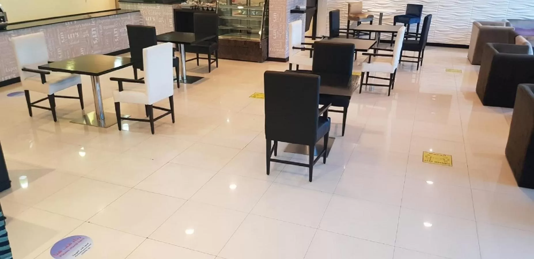 Restaurant/places to eat in Tulip Hotel & Suites