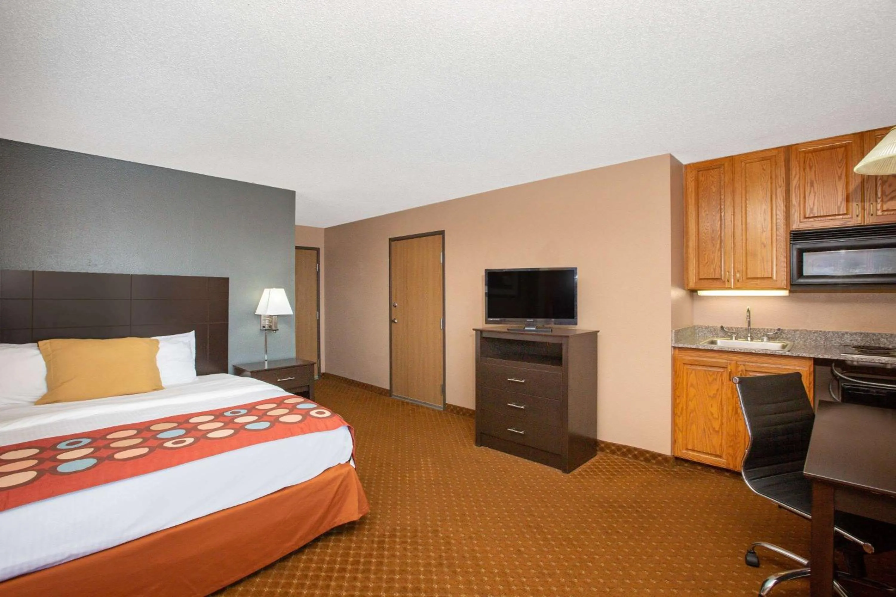 Photo of the whole room, Bed in AmericInn by Wyndham Coralville
