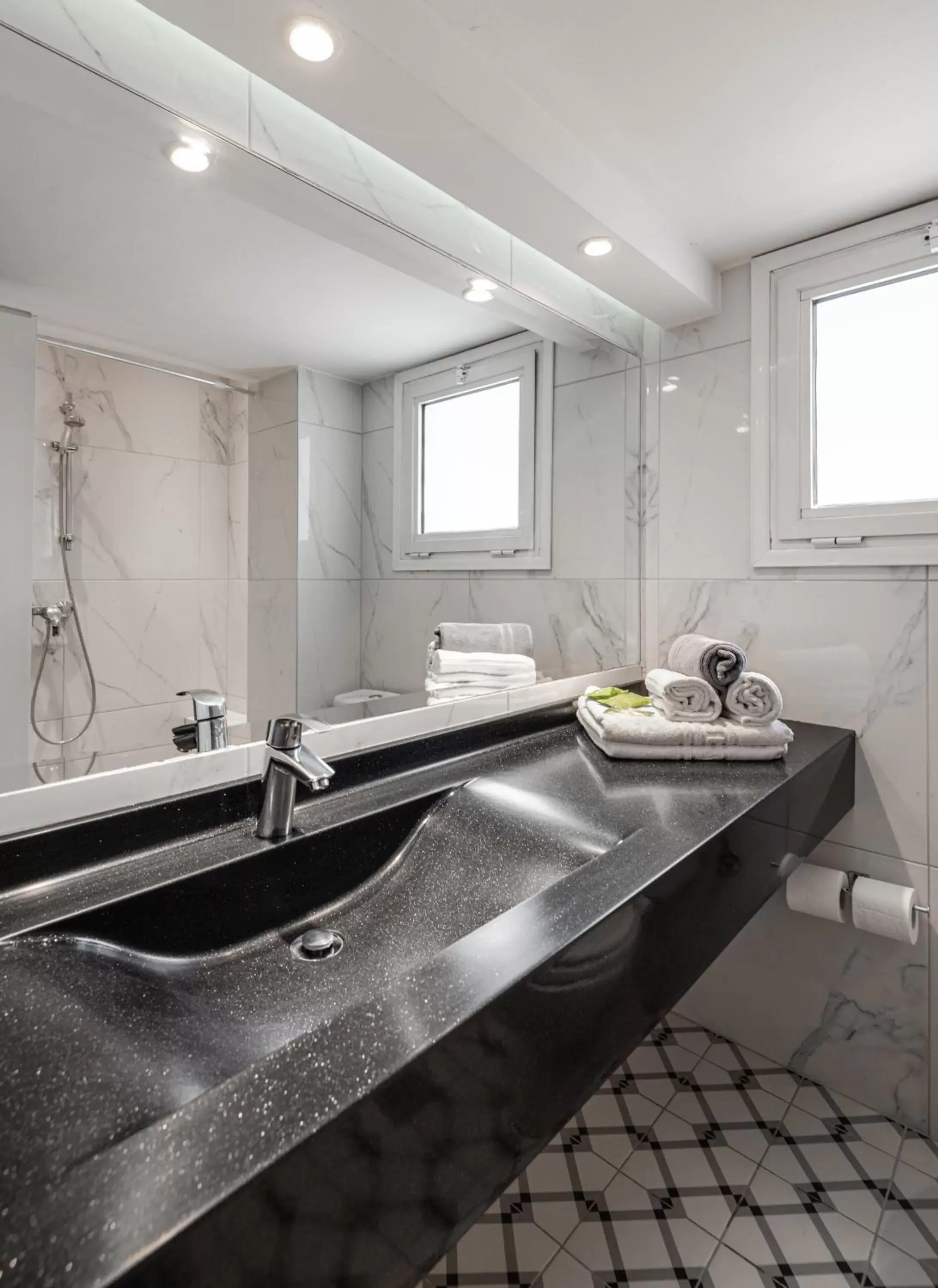 Double or Twin Room with Free Parking in Hotel El Greco Double or Twin Room with Free Parking in Hotel El Greco