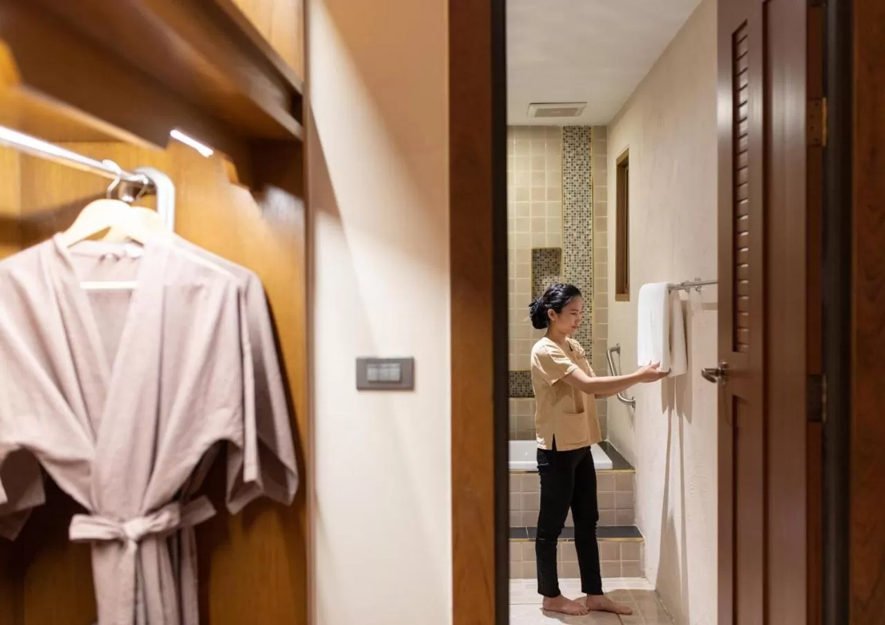 Staff in Phra Singh Village