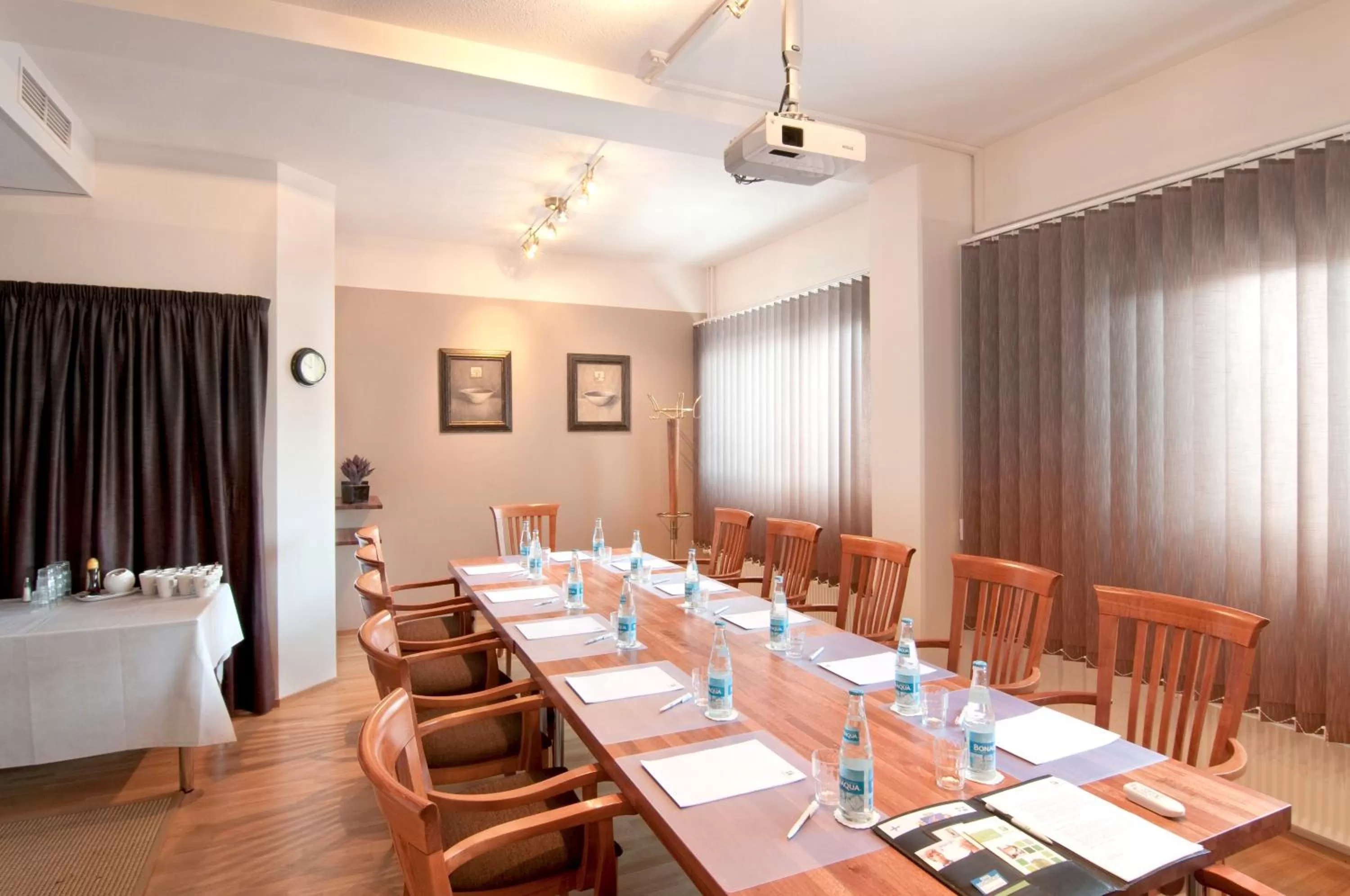Meeting/conference room in Holiday Inn Helsinki-Vantaa Airport by IHG