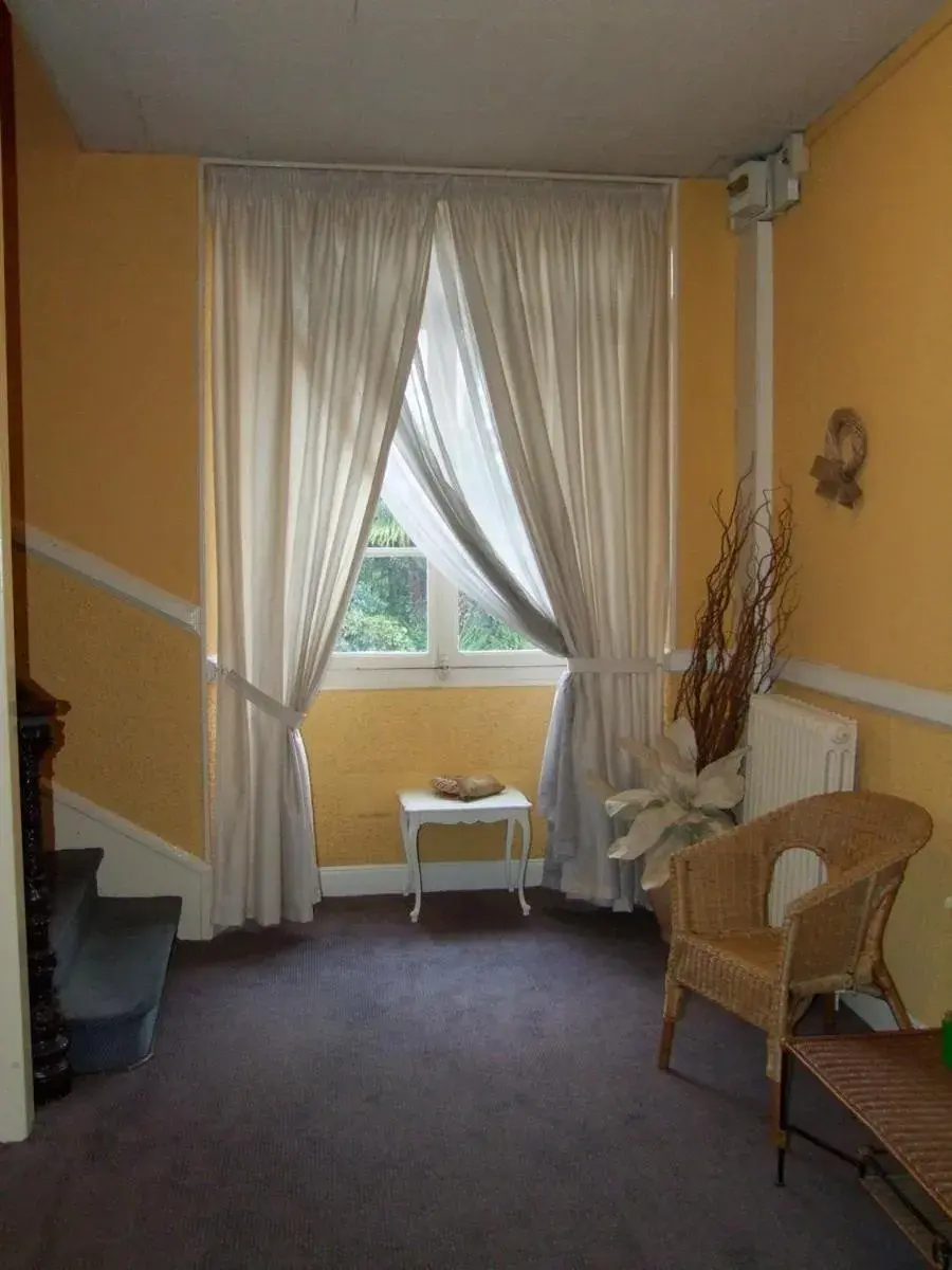 Comfort Triple Room in Hôtel de Nevers Comfort Triple Room in Hôtel de Nevers