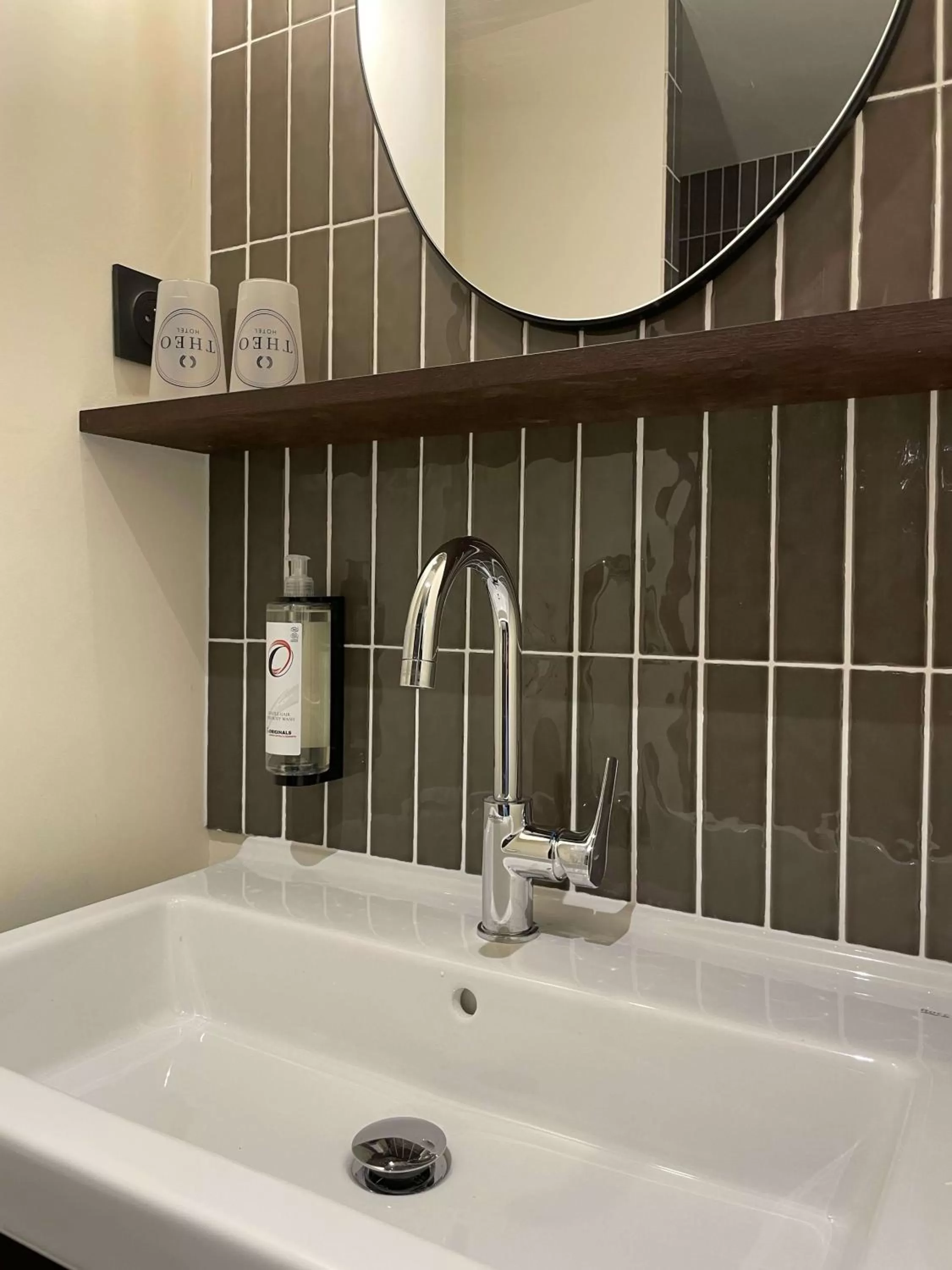 Bathroom in Théo Hôtel Limoges, The Originals City