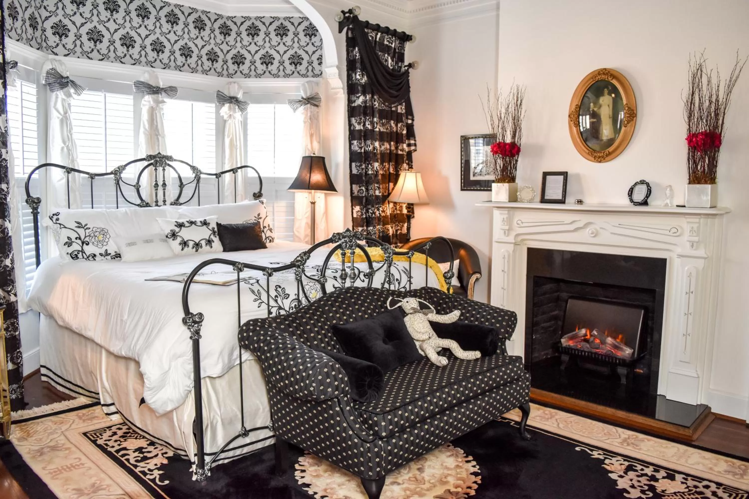 Bed in The Richard Johnston Inn & 1890 Caroline House