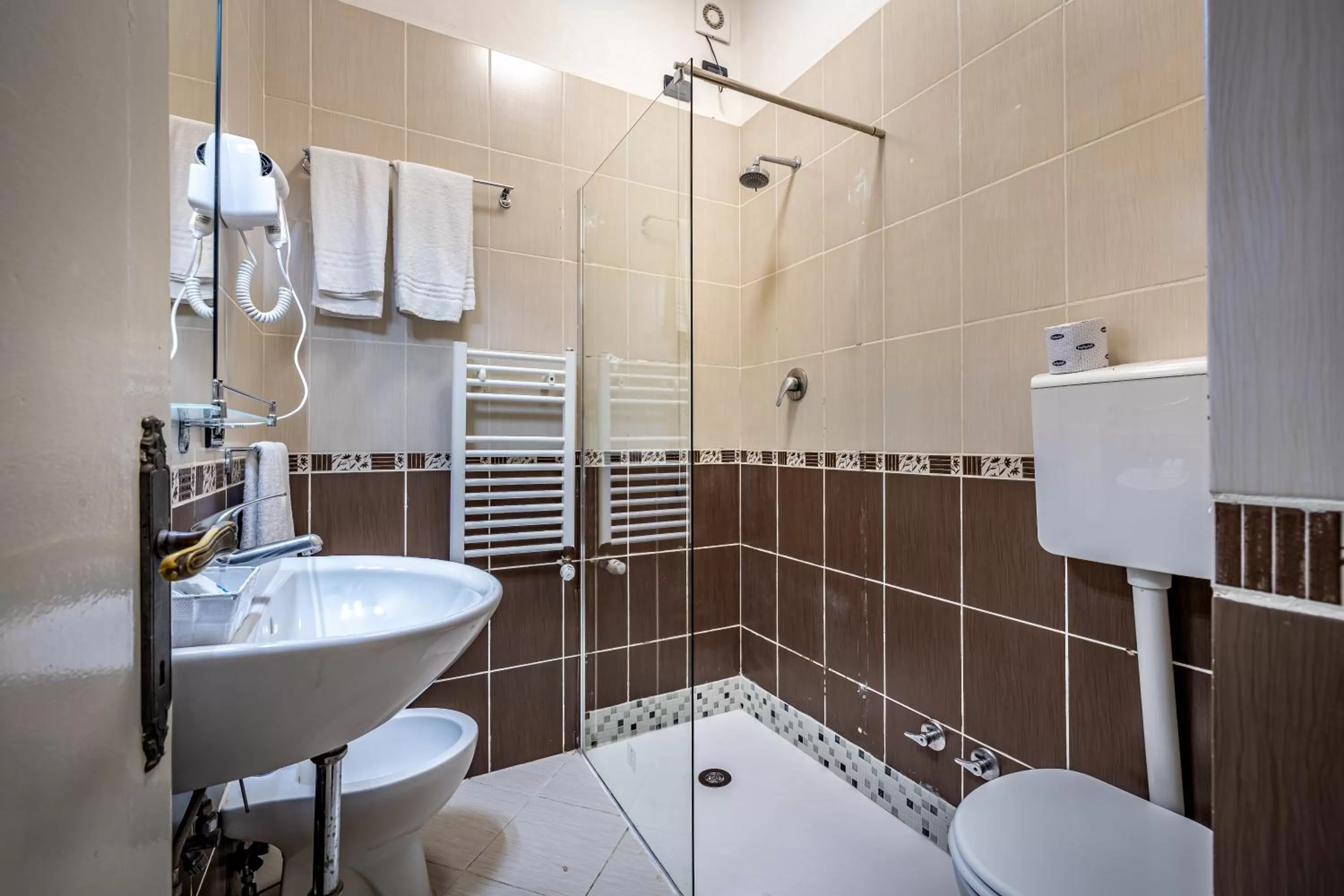 Toilet in HOTEL VENETO con accesso ZTL