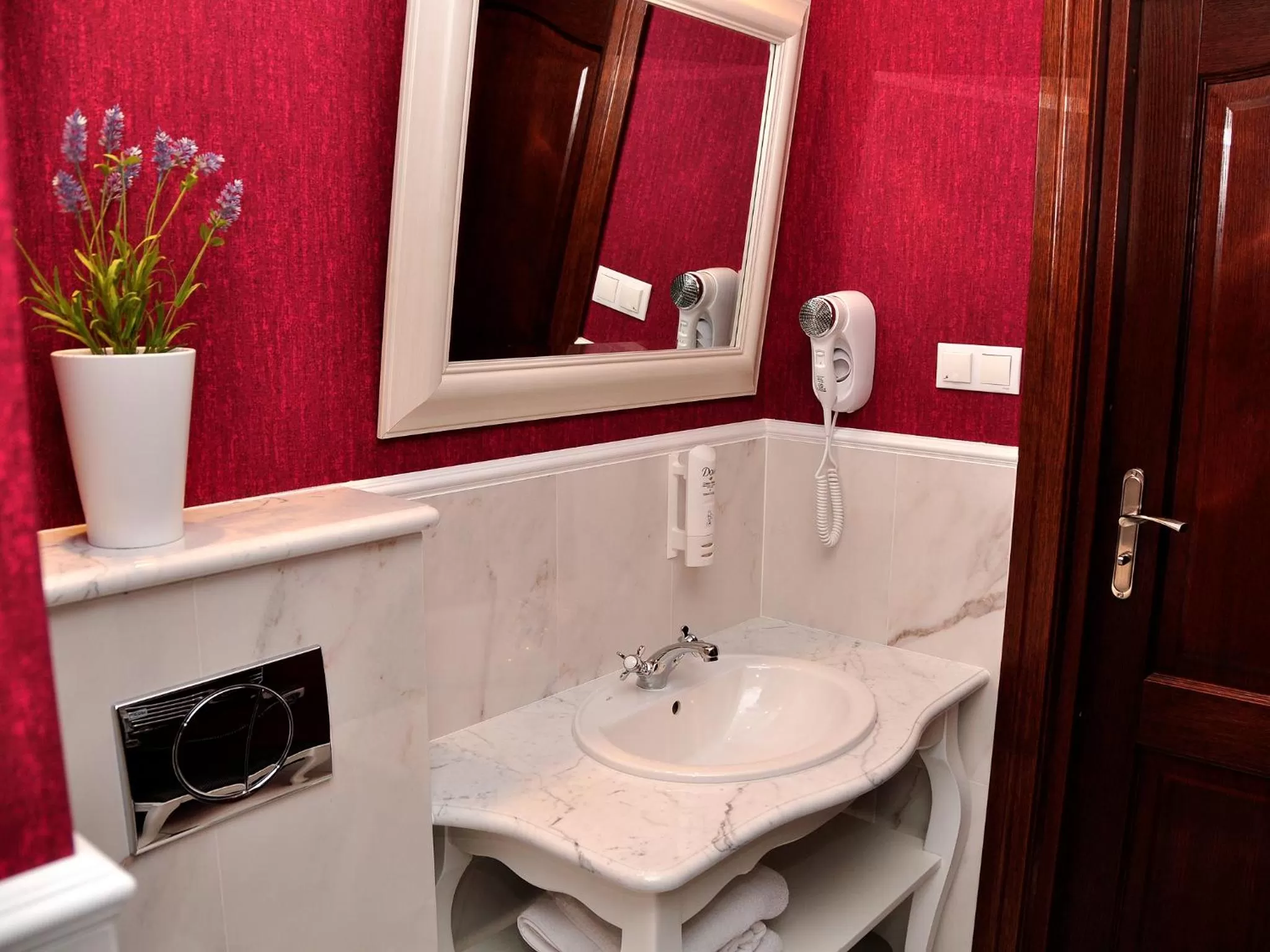 Bathroom in SleepWalker Boutique Suites