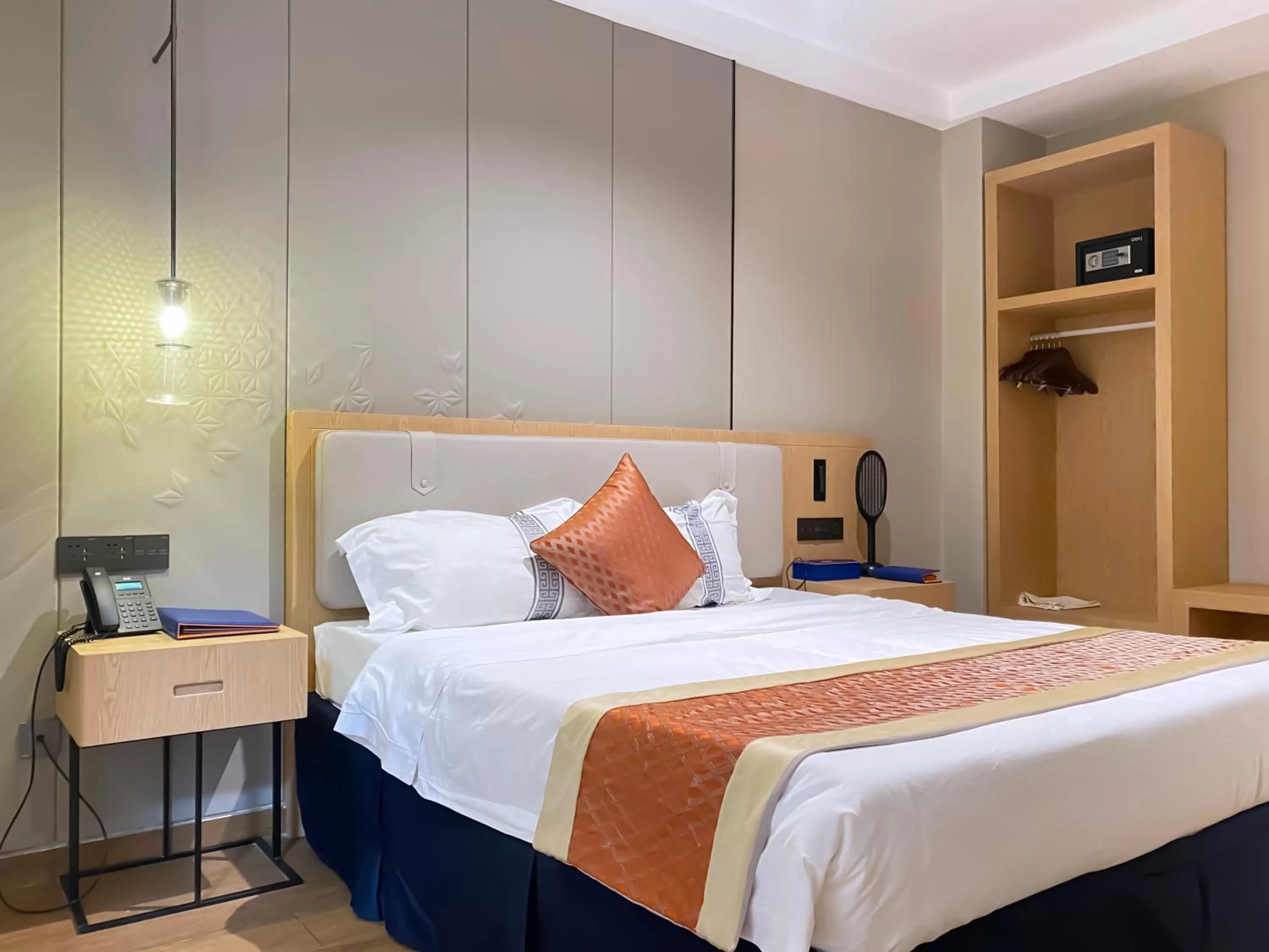 Bedroom, Bed in Hôtel FAMILLE MONDIALE