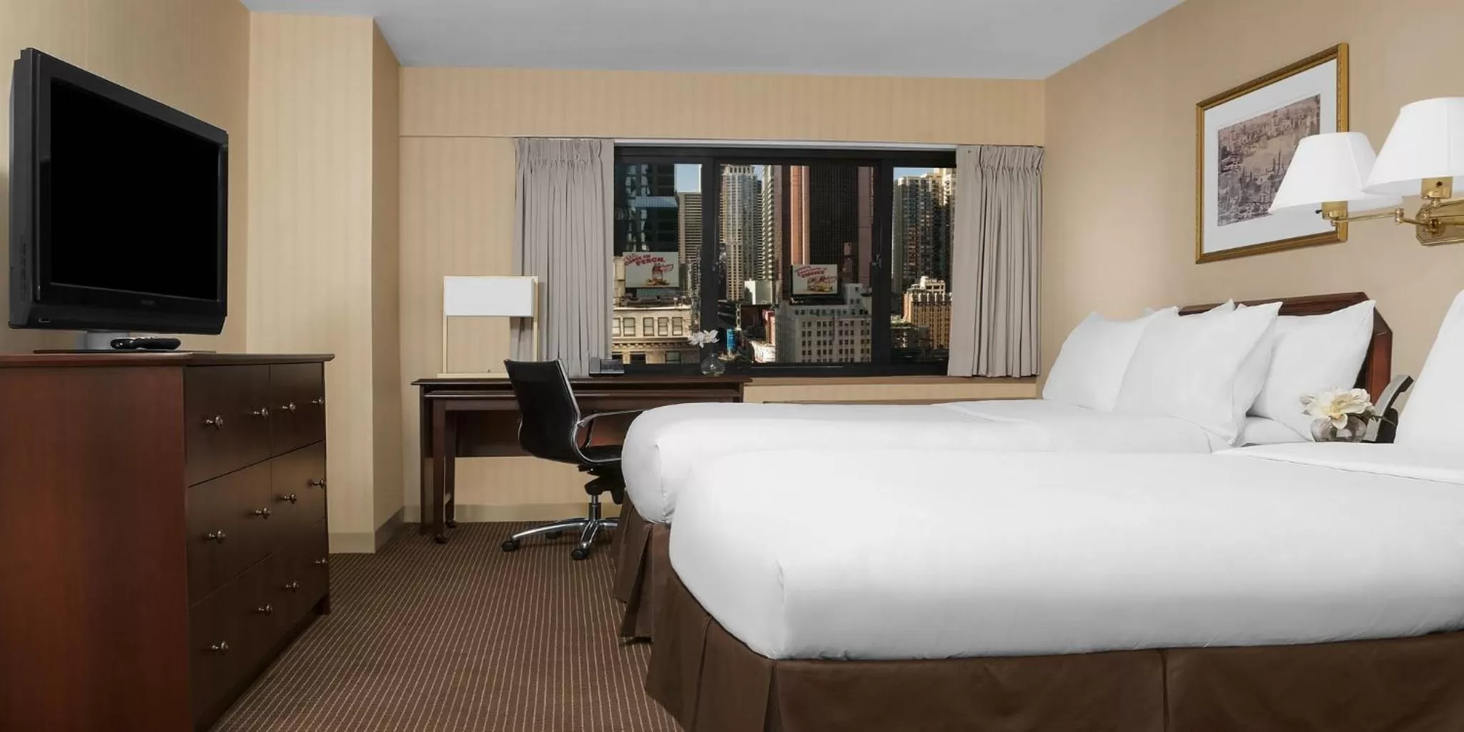 Photo of the whole room, Bed in The Manhattan at Times Square