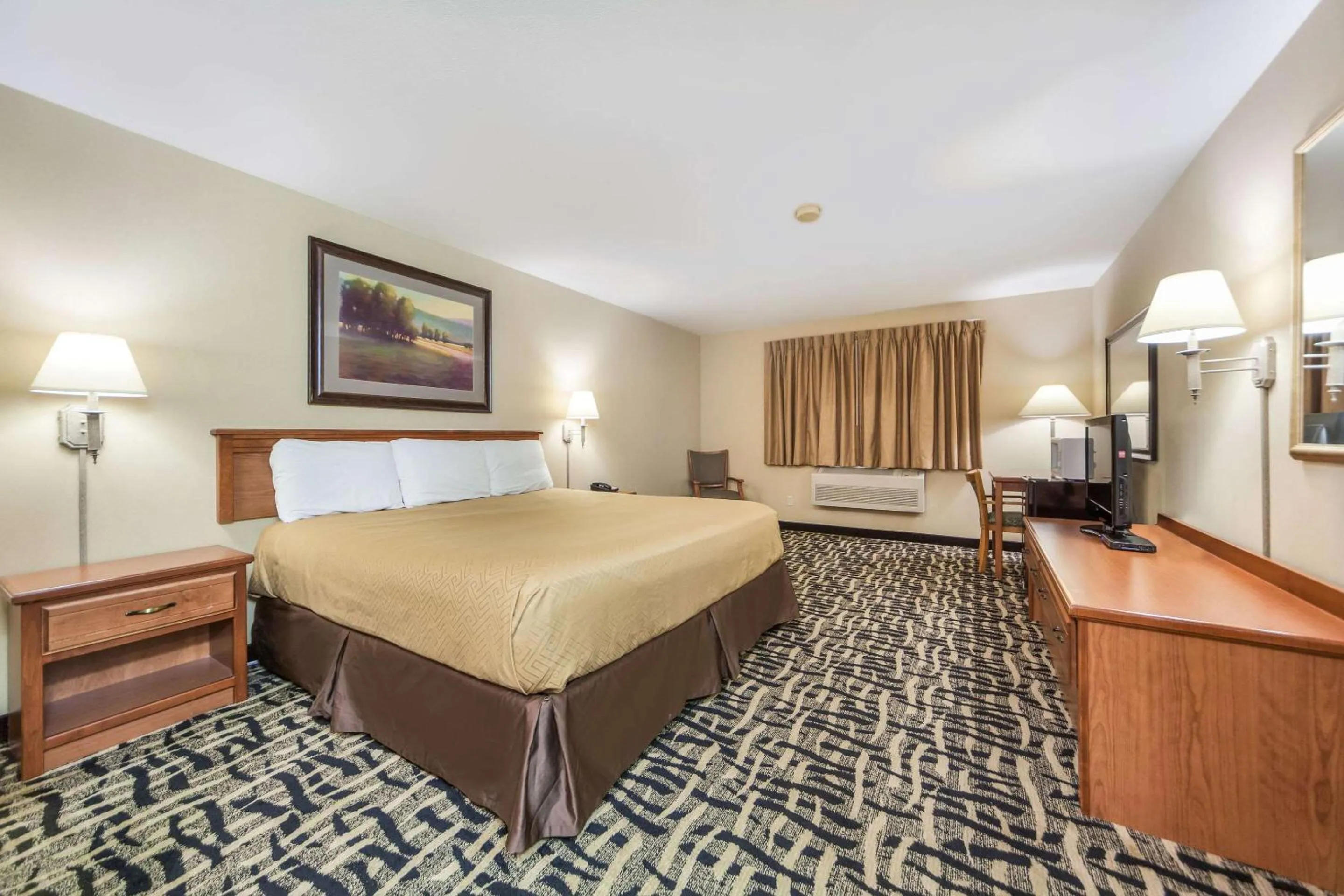 King Room - Non-Smoking in Rodeway Inn