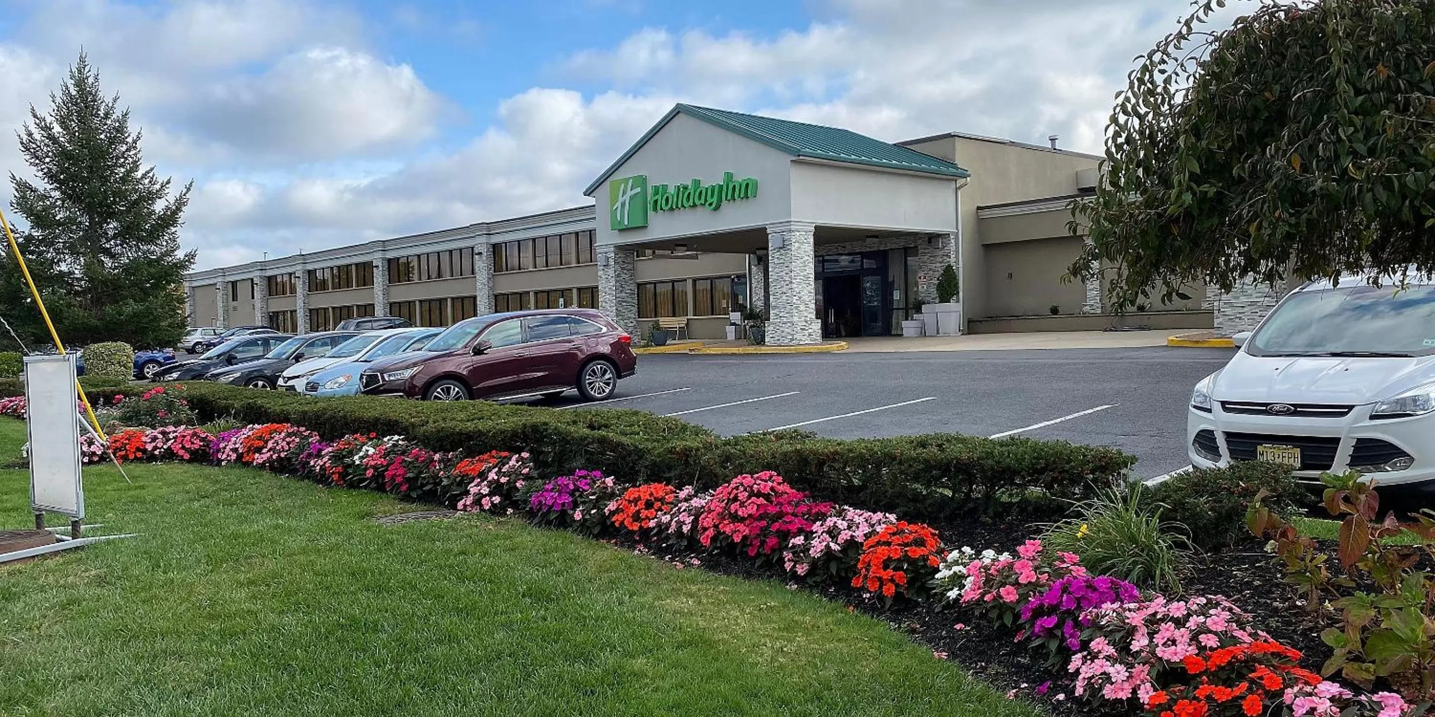 Property building in Holiday Inn Hazlet by IHG