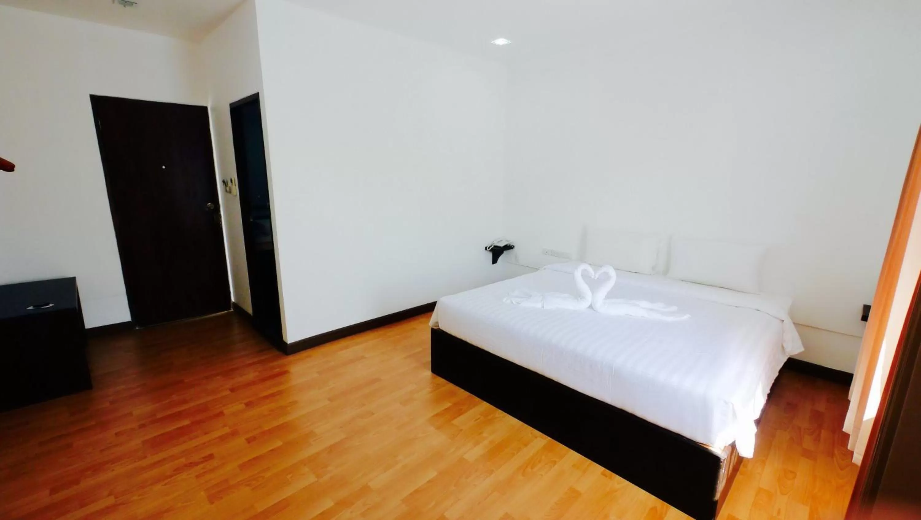 Bed in Basic Line Hotel @ Loikroh