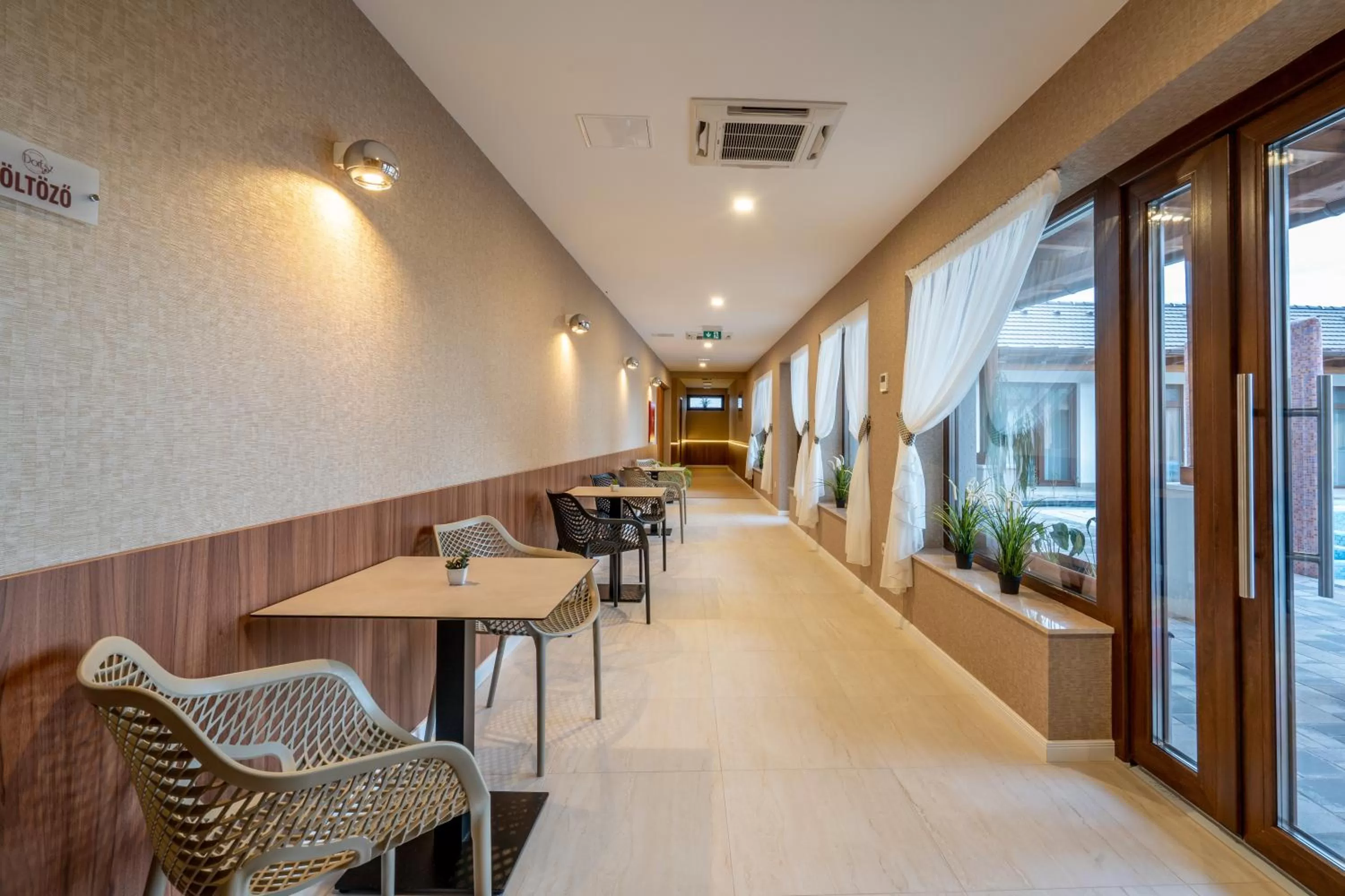 Restaurant/Places to Eat in DorEsz Wellness Panzió