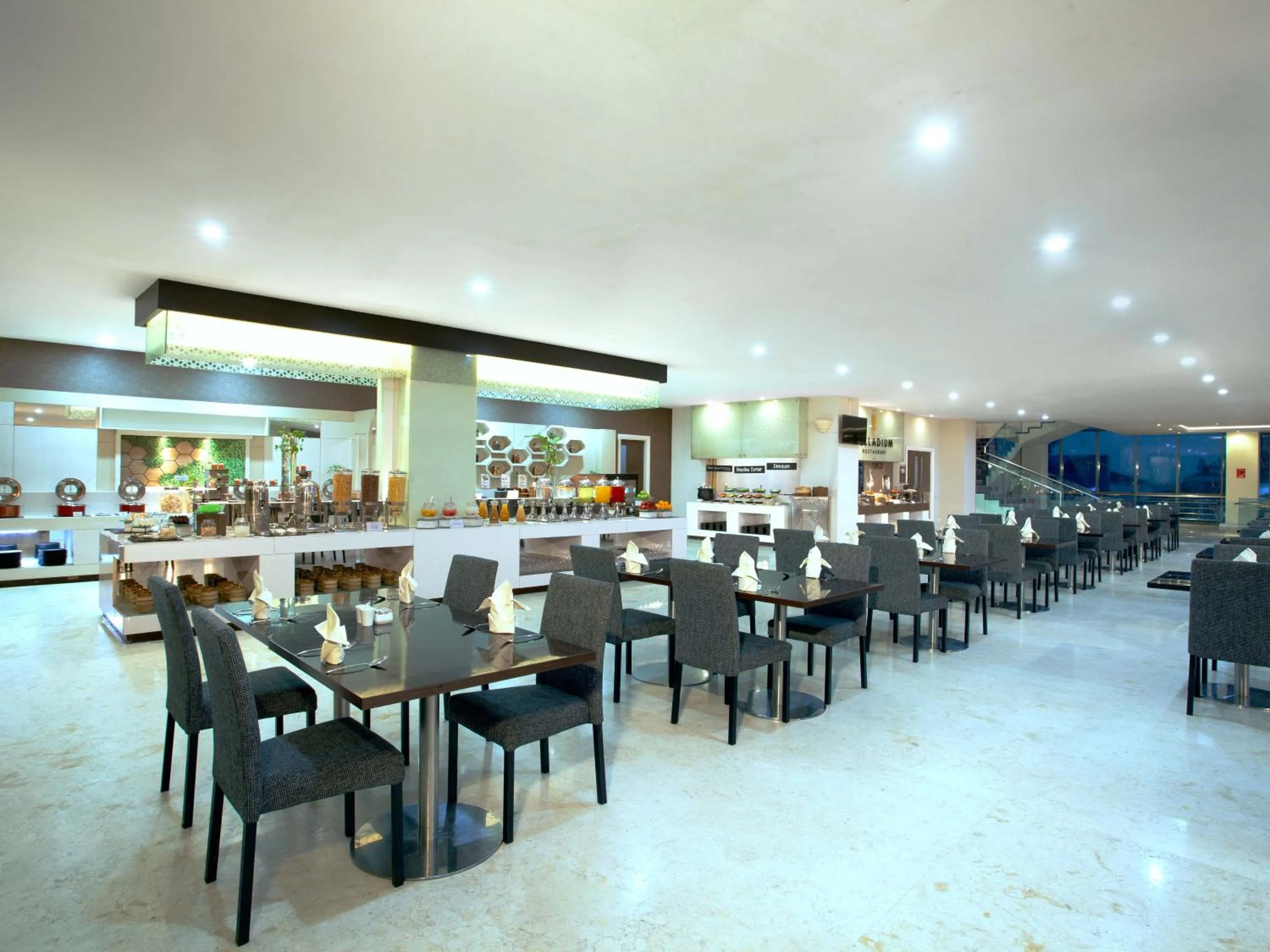 Restaurant/places to eat in Platinum Hotel & Convention Hall Balikpapan