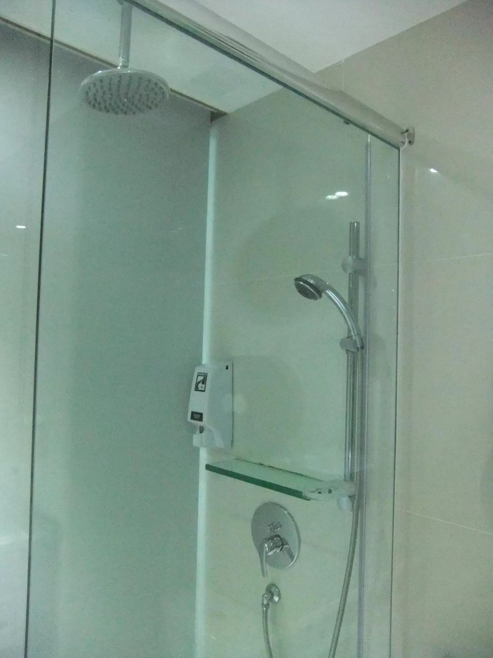 Shower in New Cape Inn