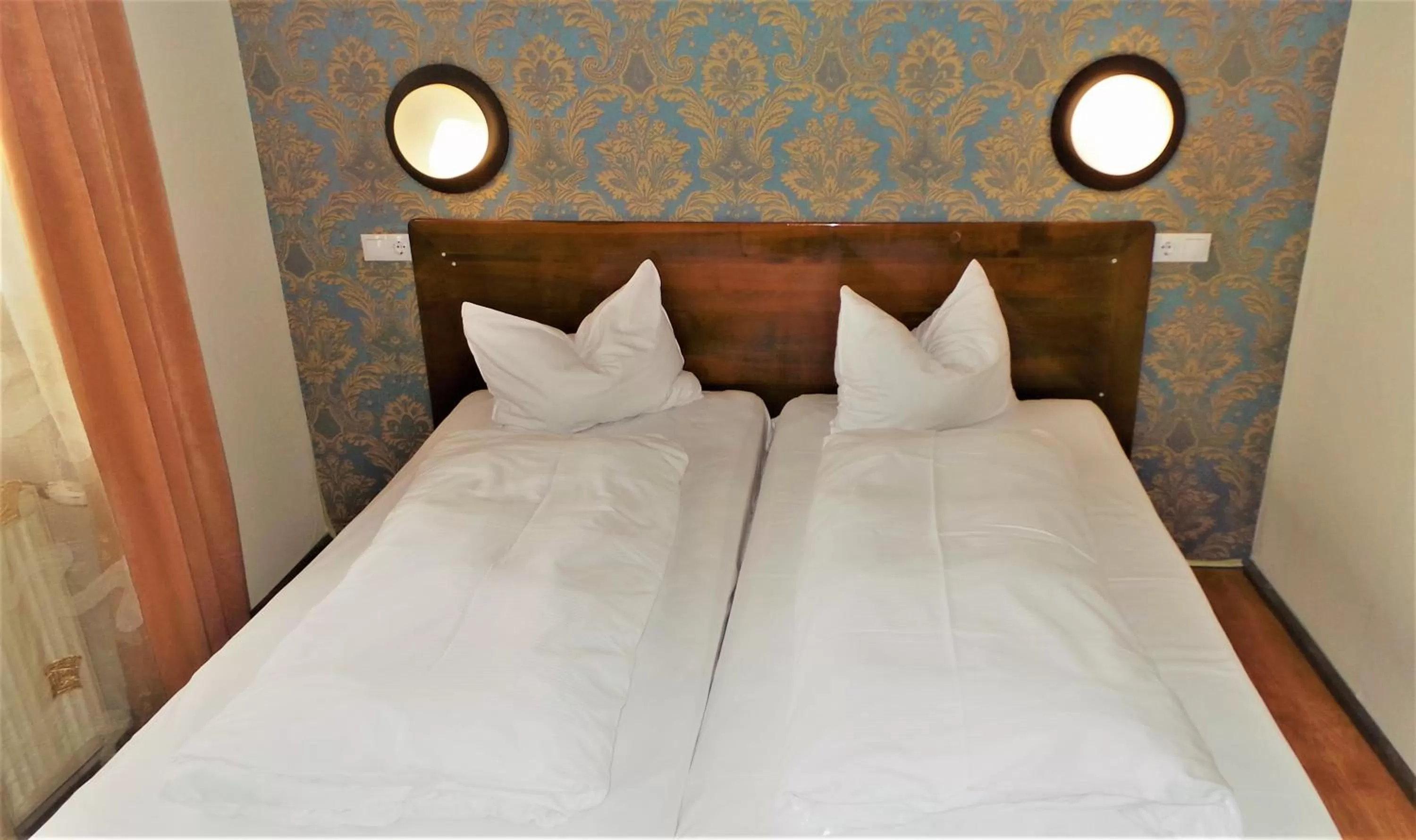 Bedroom, Bed in Hotel Sonne