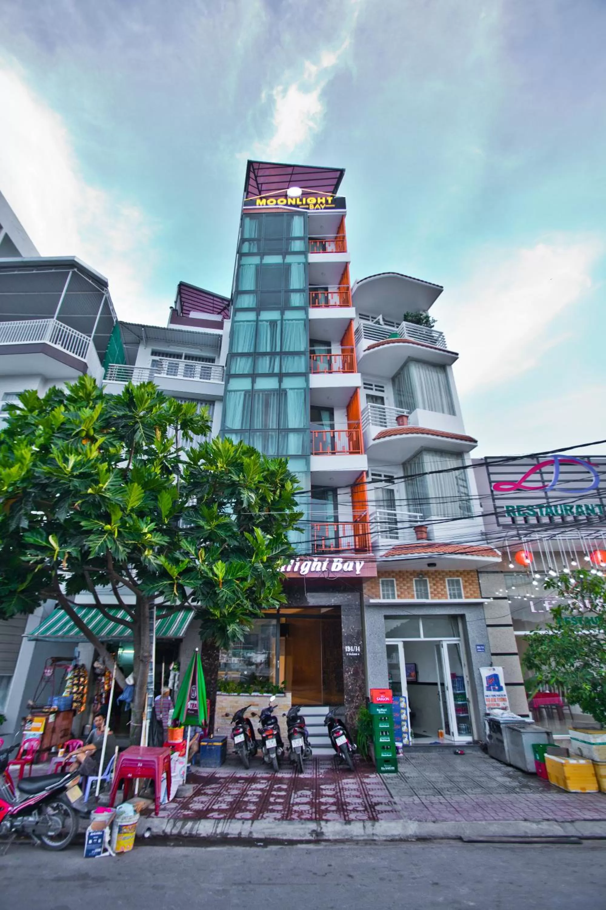 Moonlight Bay Hotel & Apartment