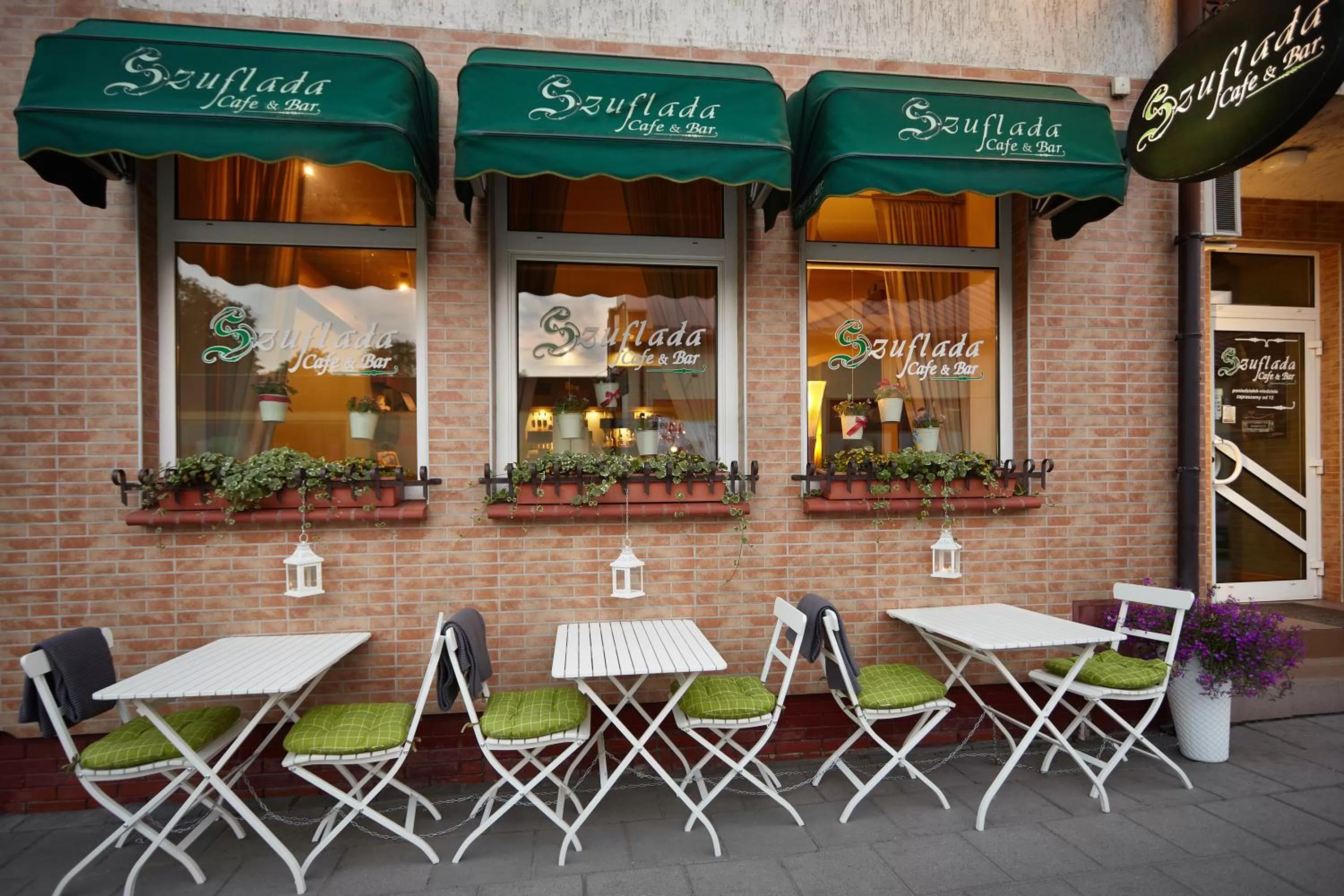 Facade/entrance, Restaurant/Places to Eat in Szuflada