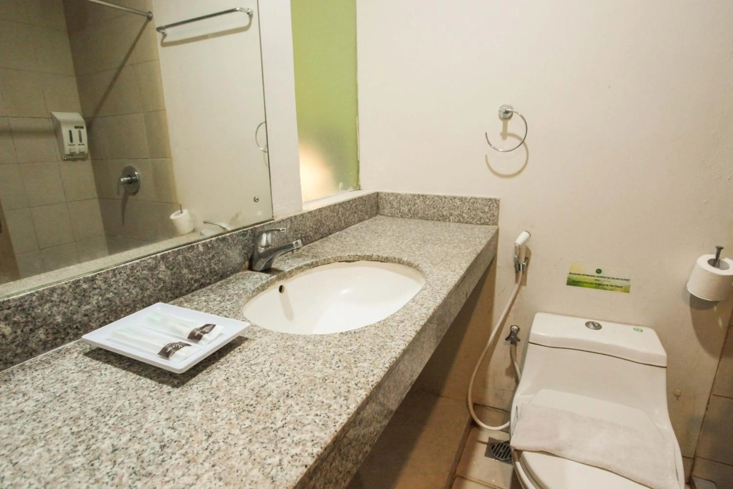 LeGreen Suite Tondano