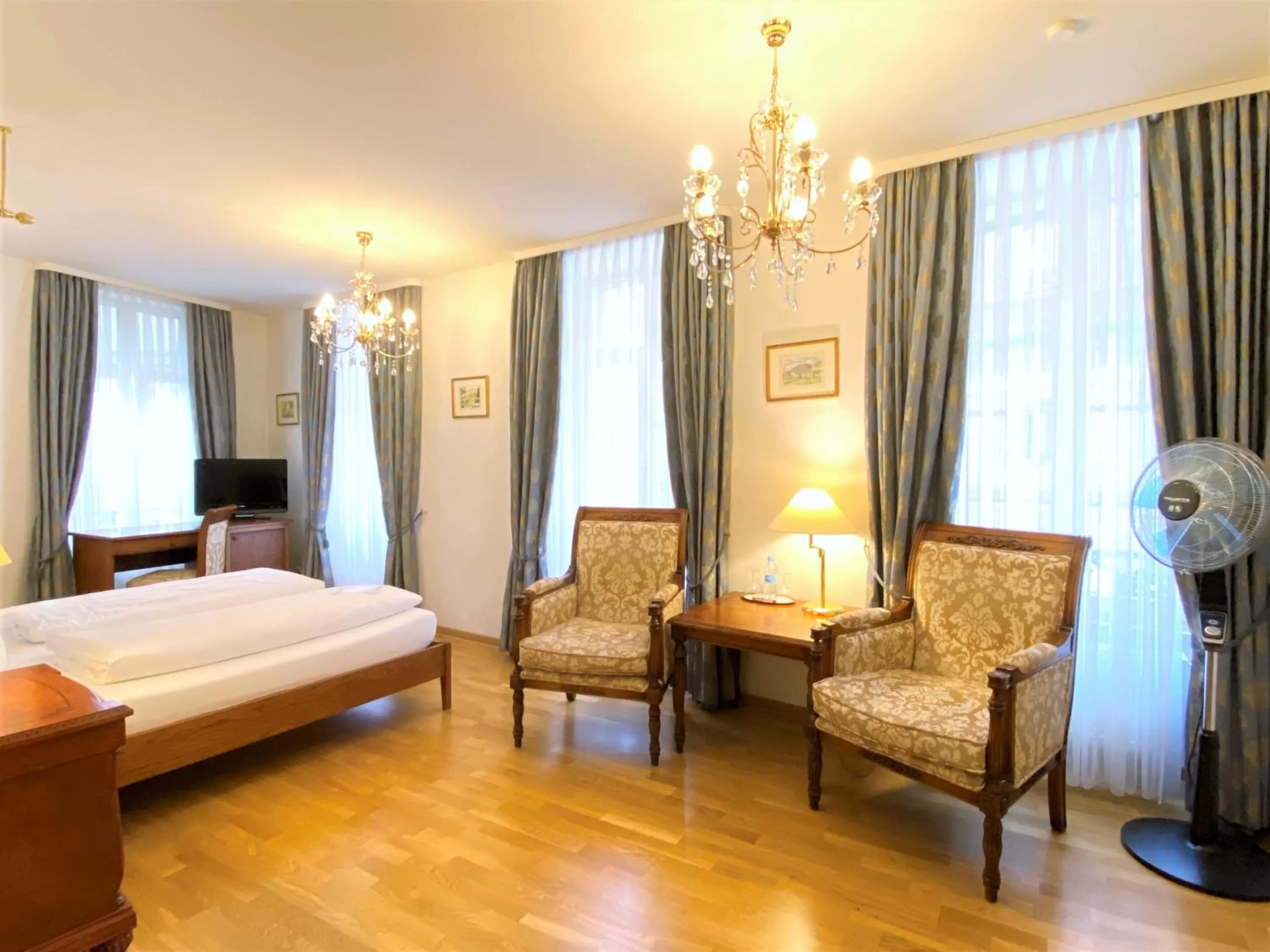 Photo of the whole room, Seating Area in Hotel Rathausglöckel