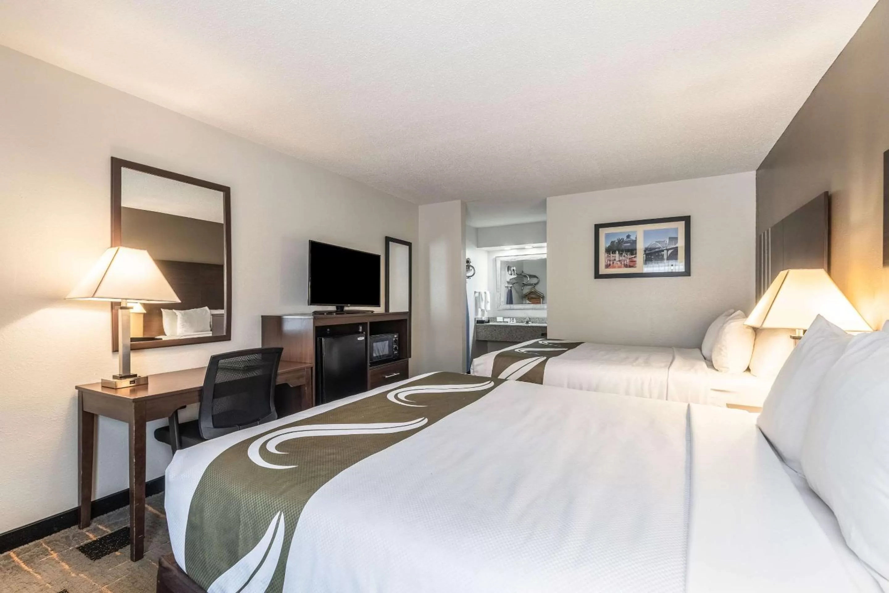 Bedroom, Bed in Quality Inn Cleveland North