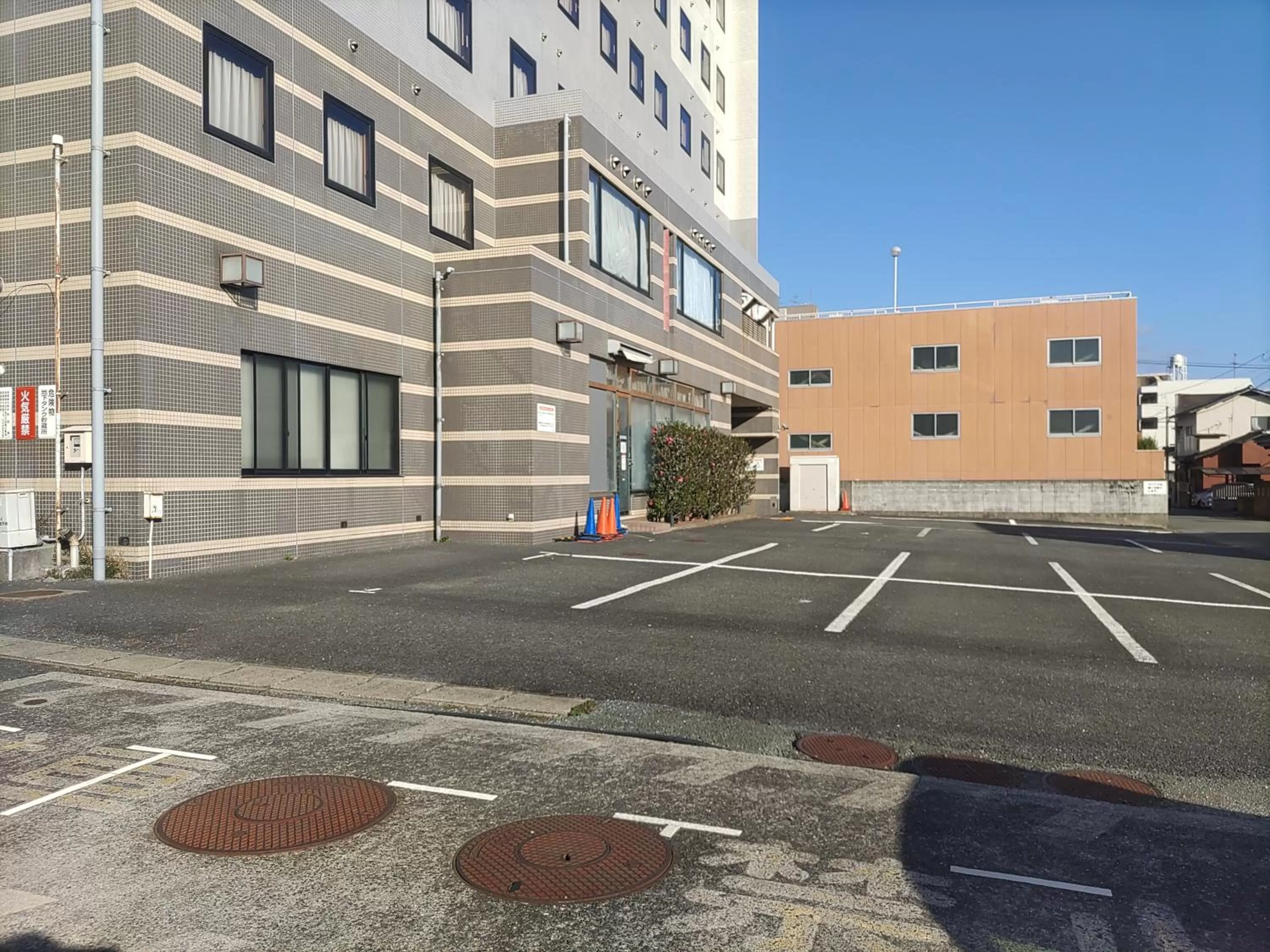 Parking in Kenchomae Green Hotel