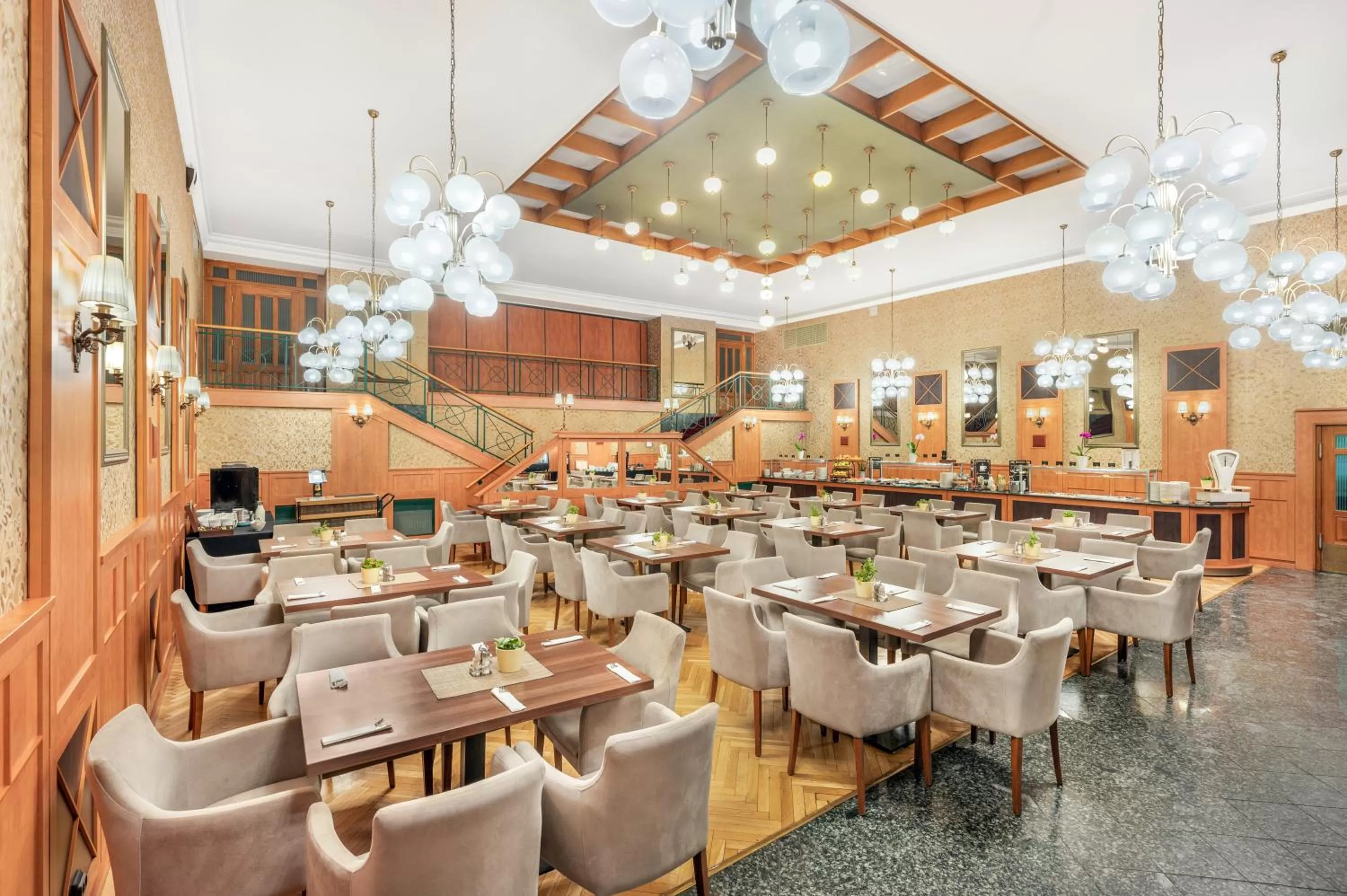 Restaurant/places to eat in Danubius Hotel Raba