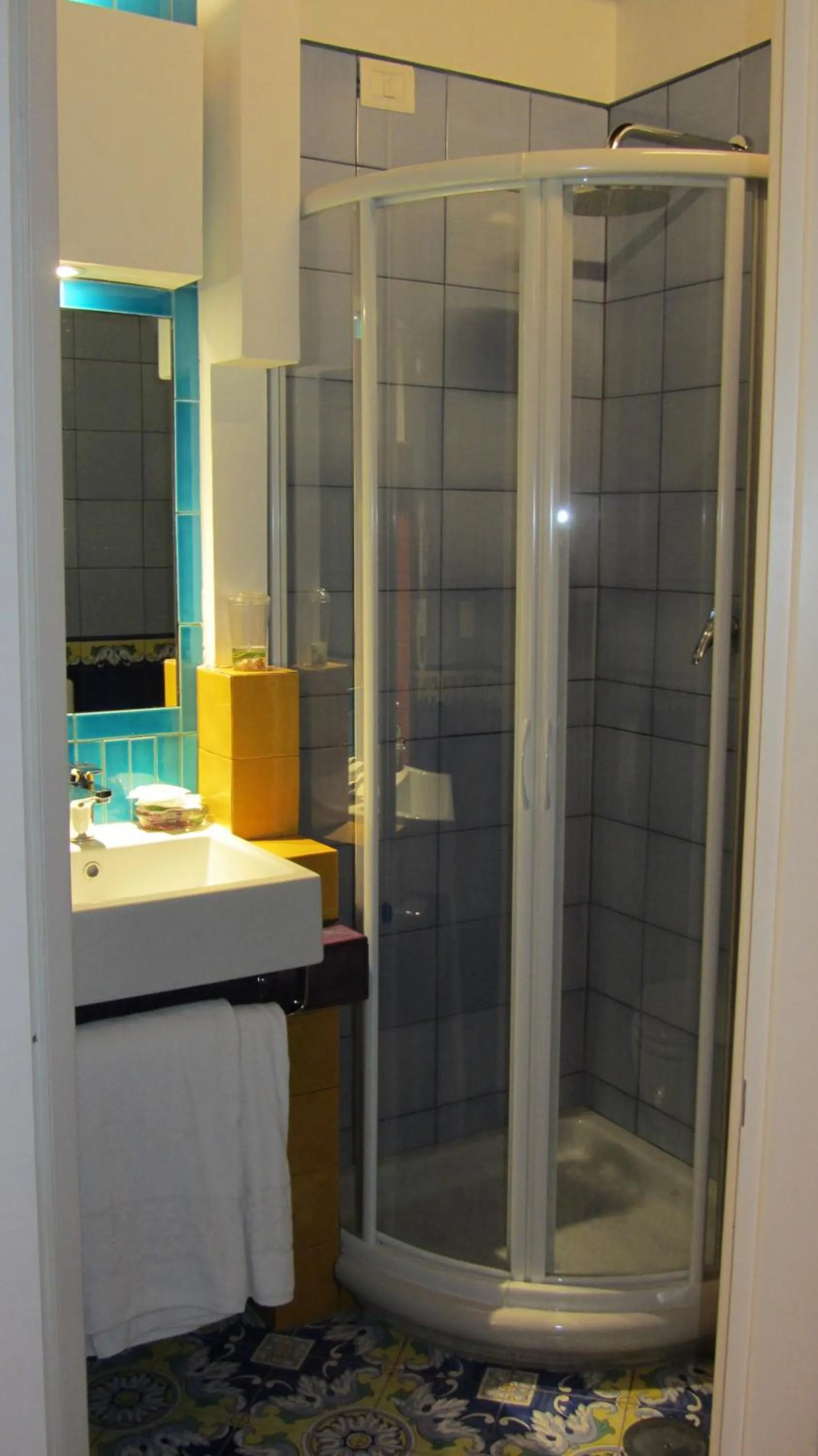 Shower in Albergo Del Centro Storico