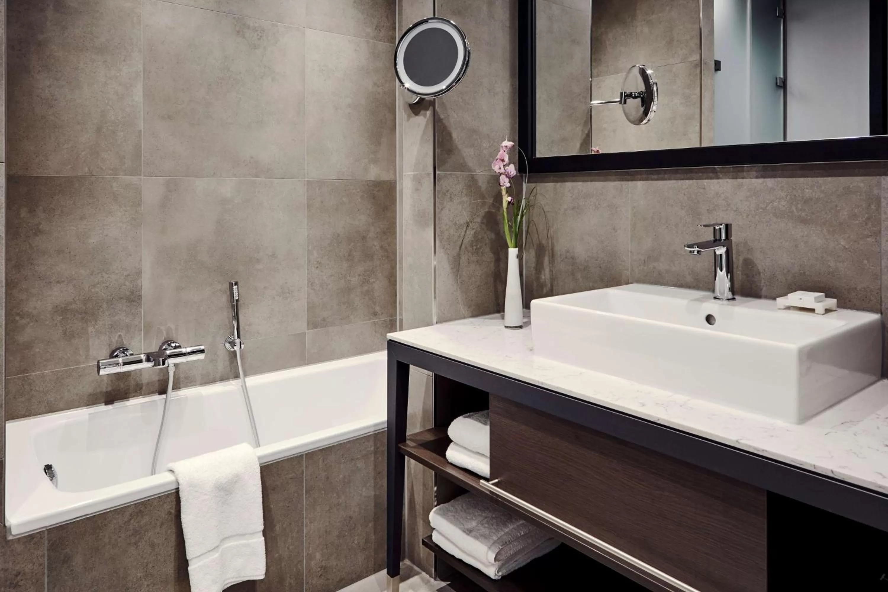 Bathroom in Radisson Blu Hotel Hannover