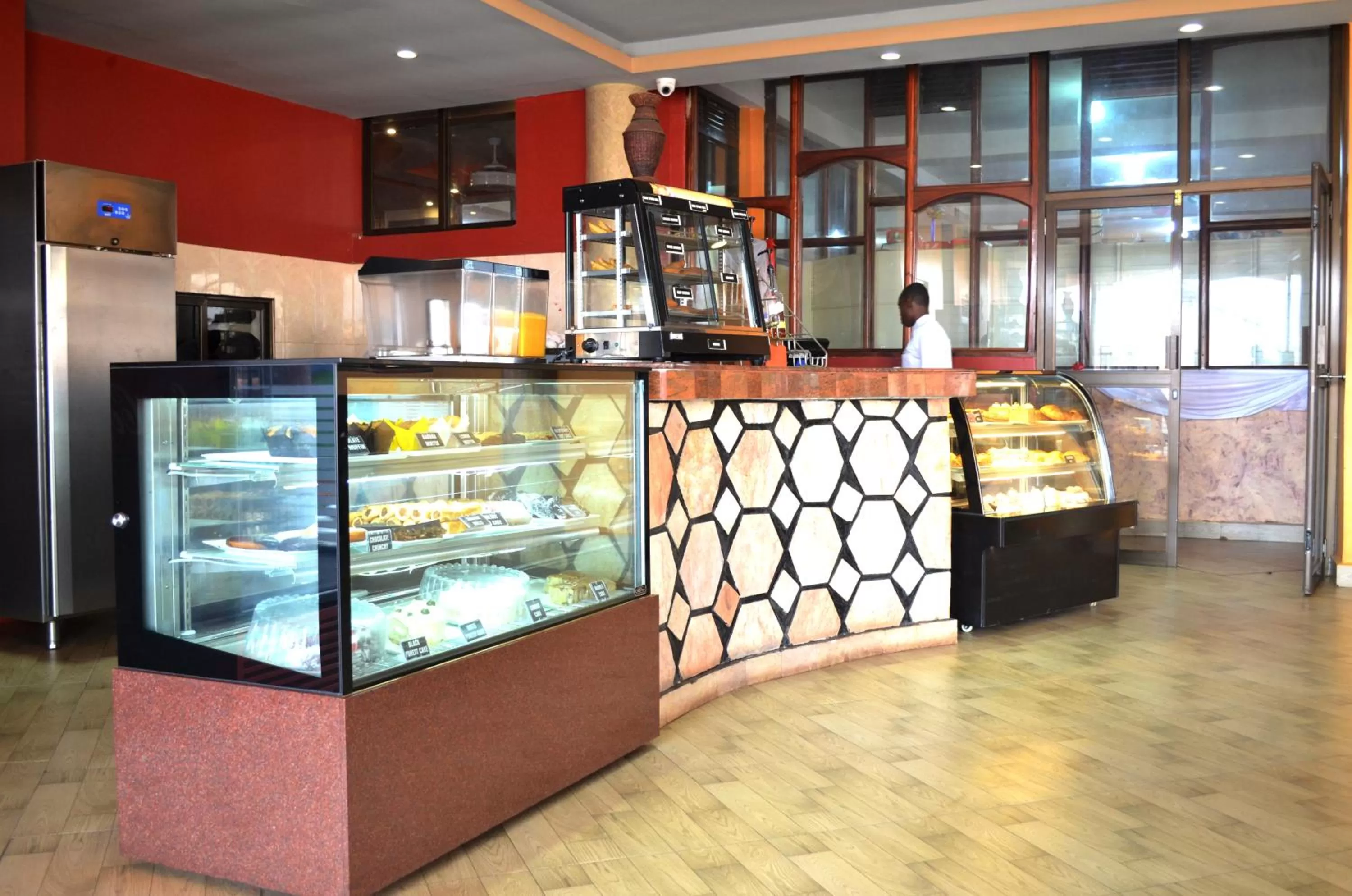 Restaurant/places to eat in Igar Plaza Hotel