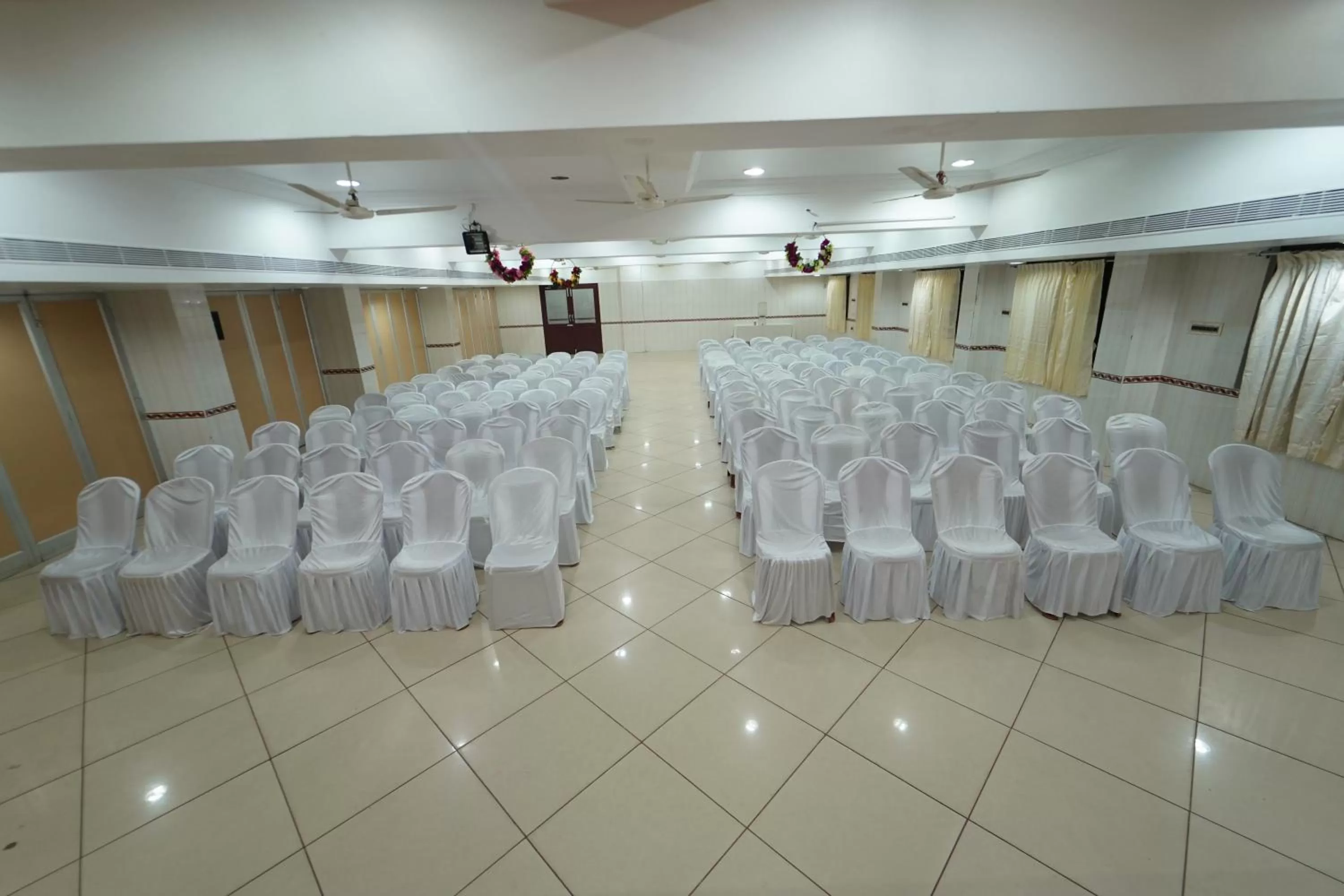 Banquet/Function facilities in Hotel Palmyra Grand Inn
