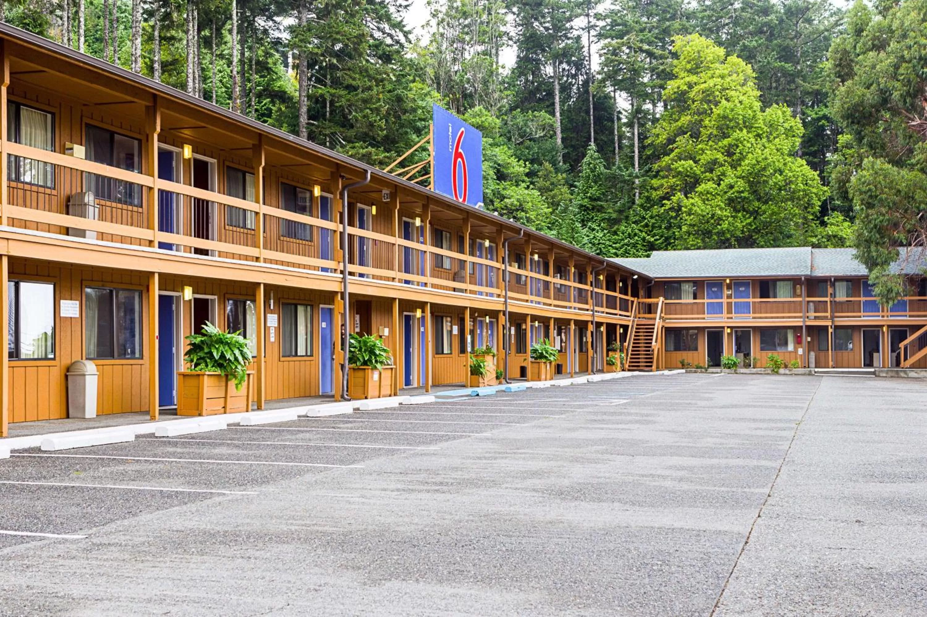 Property building in Motel 6 Gold Beach