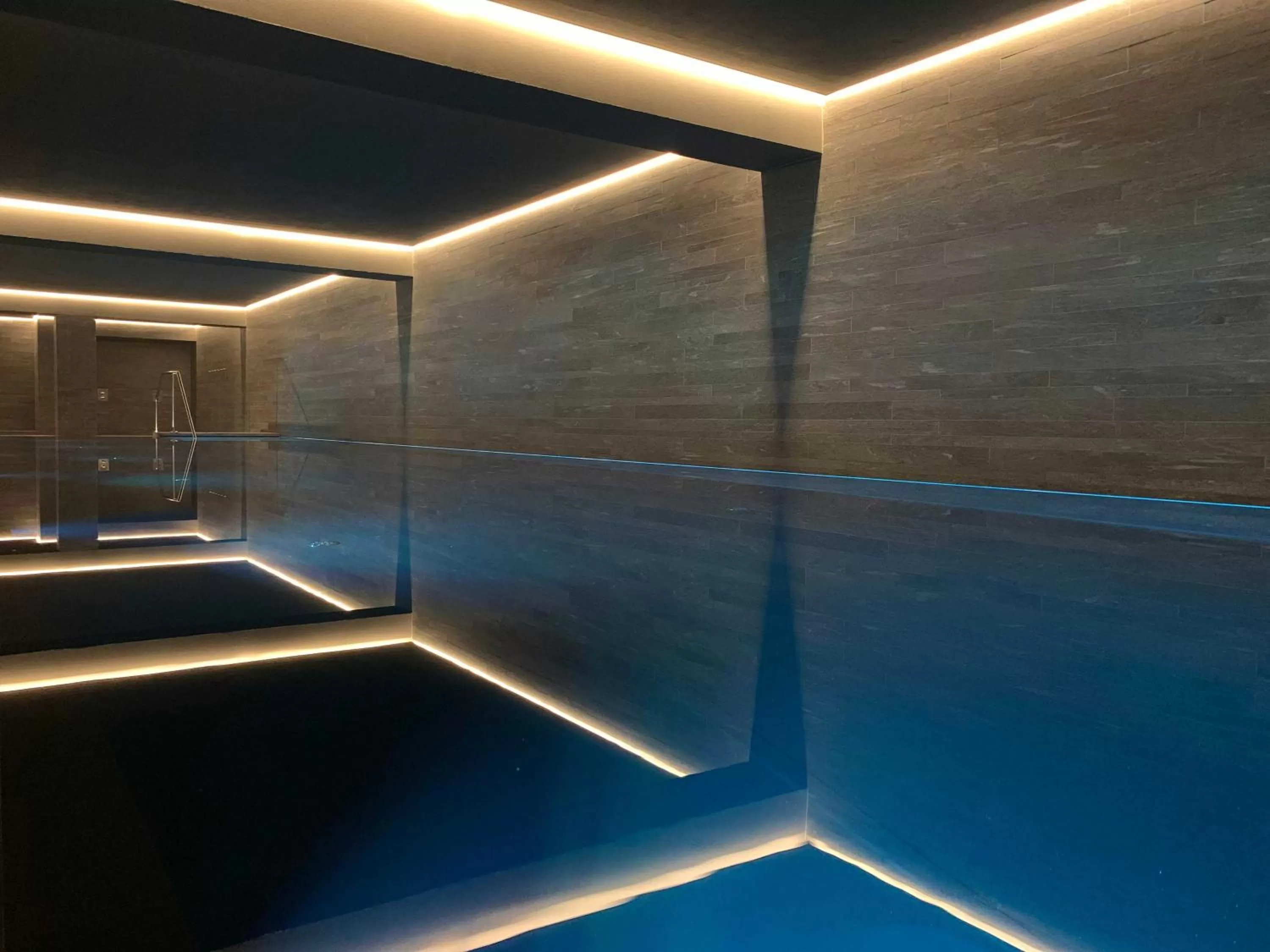 Swimming pool in LOEV - VELA Hotels