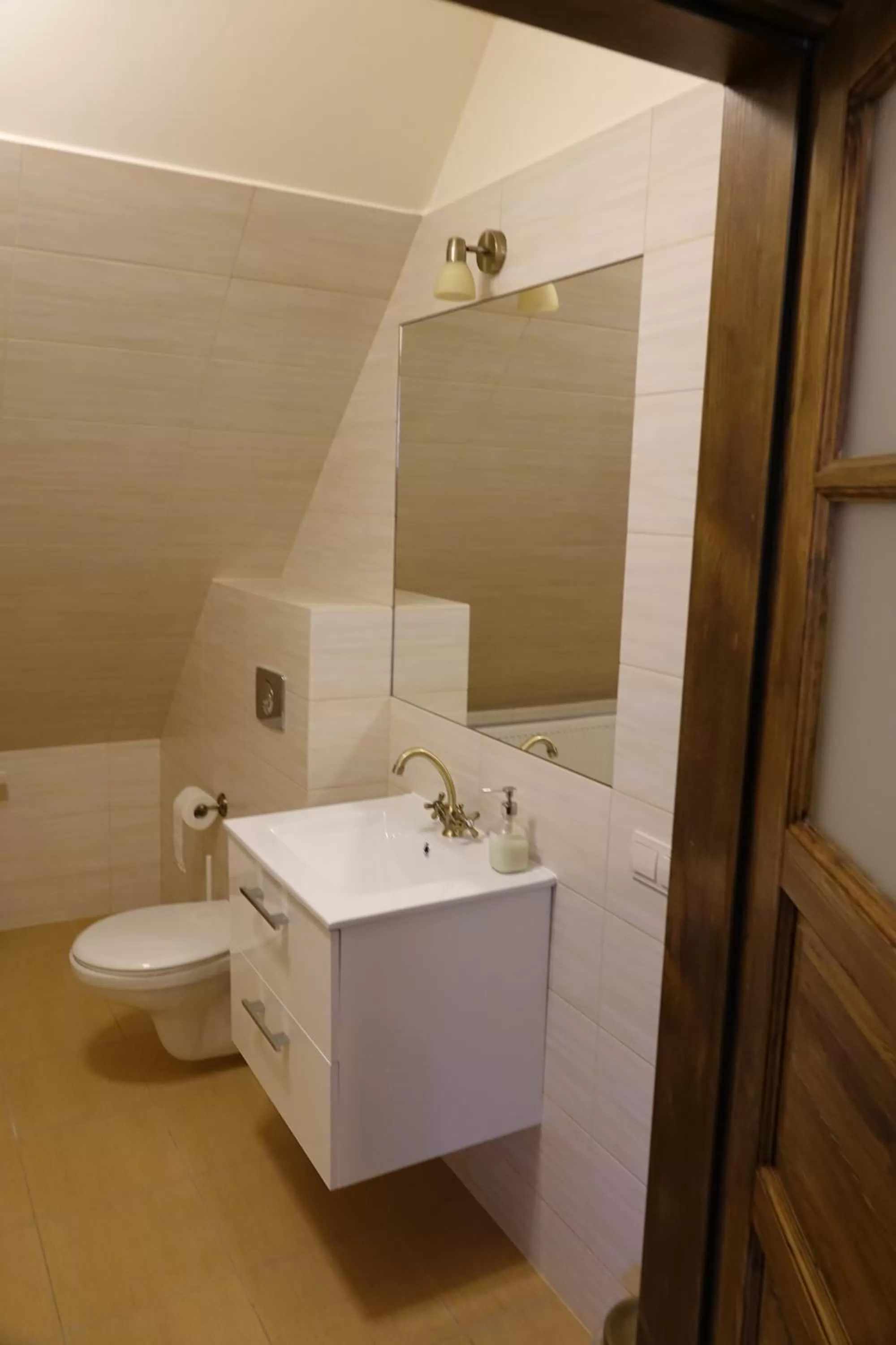 Bathroom in Gościniec Dworski w Ropie