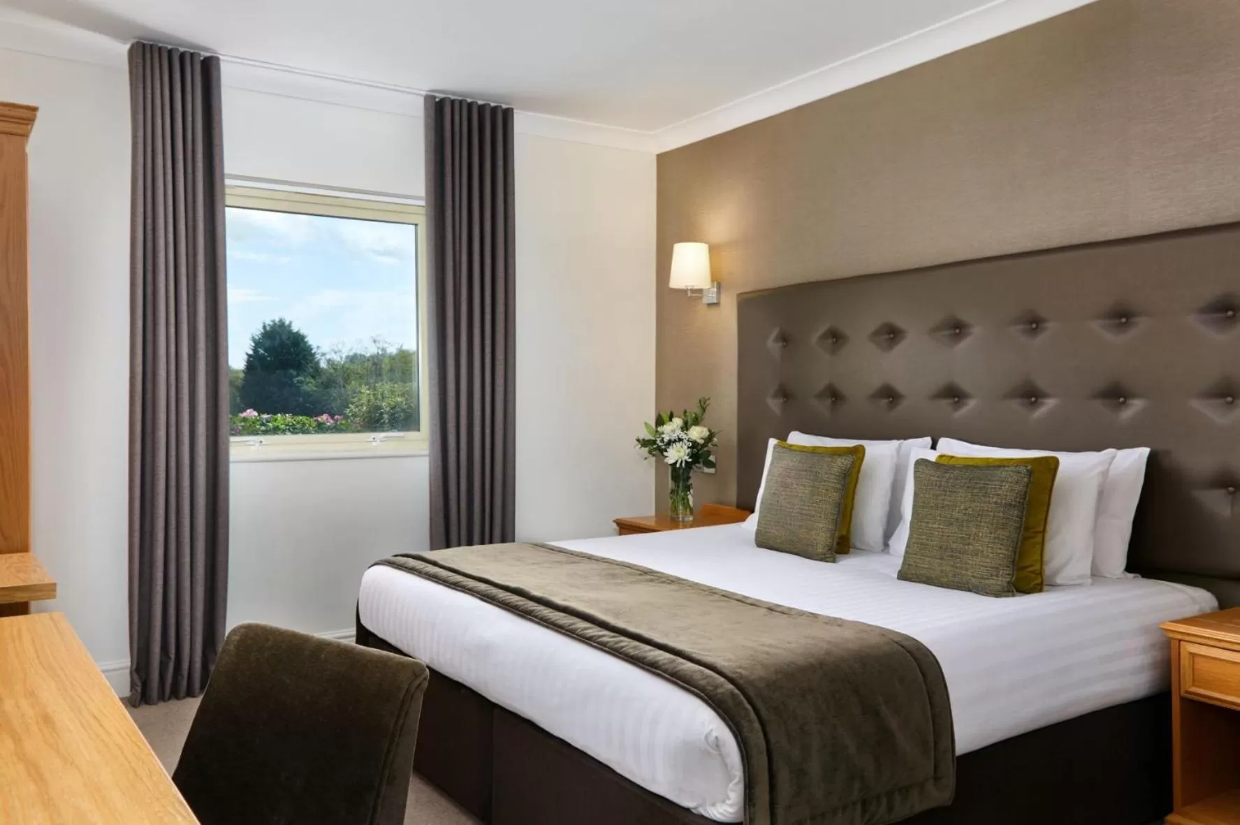 Bedroom, Bed in Ufford Park Resort