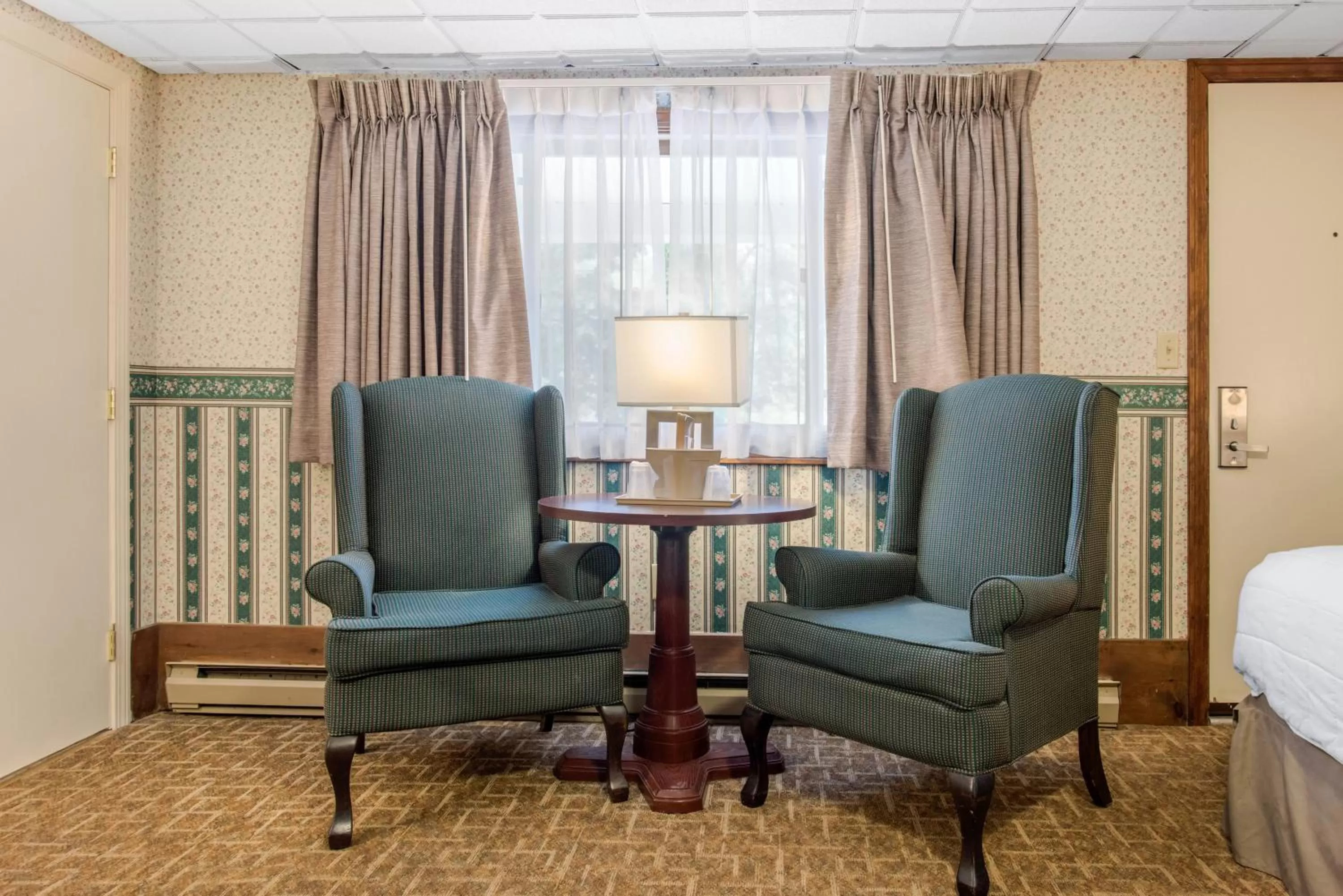 Seating area in Coachman Inn