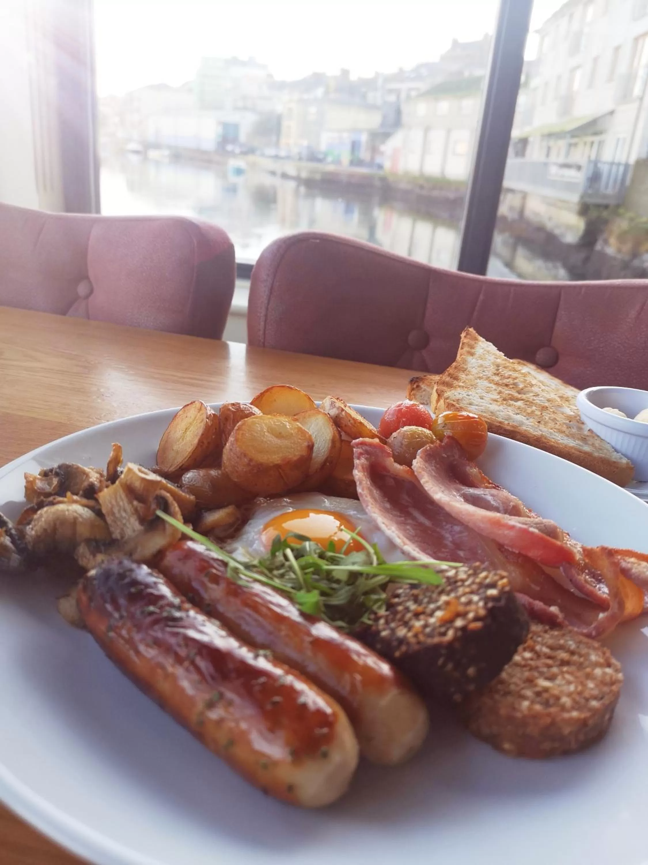 Breakfast in The Bridge Tavern