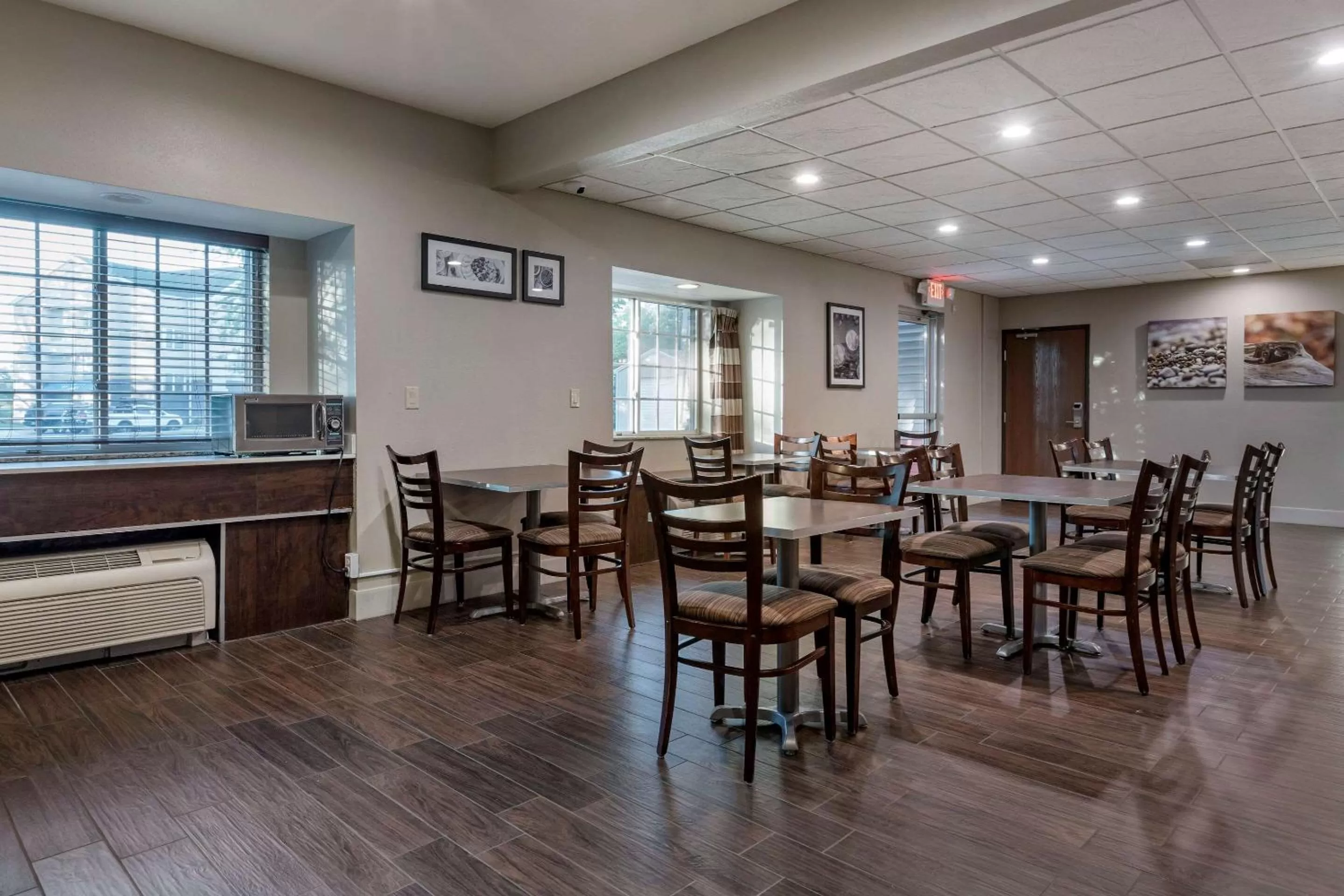 Breakfast in Sleep Inn & Suites Kalamazoo Southwest