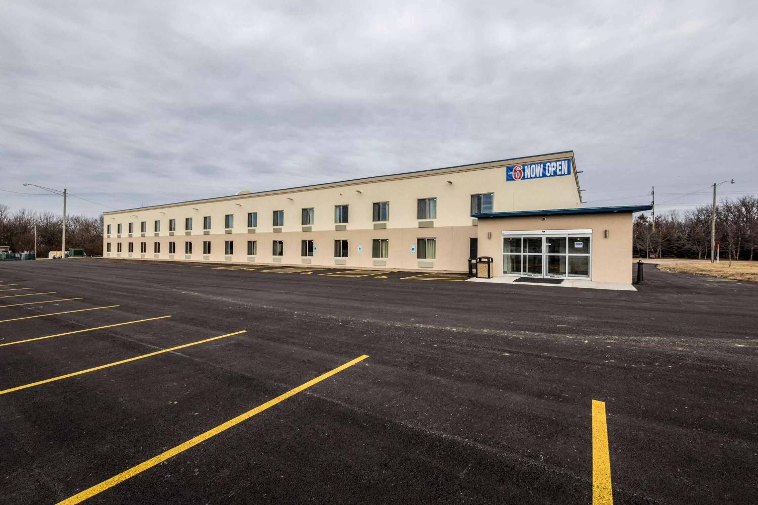 Property building in Motel 6 Peoria