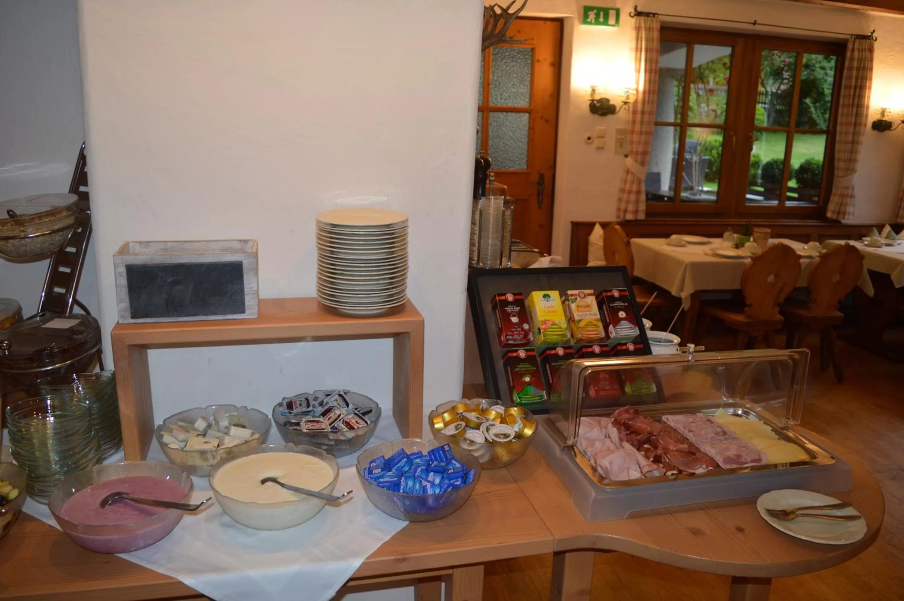 Buffet breakfast in Gasthof zum Stern