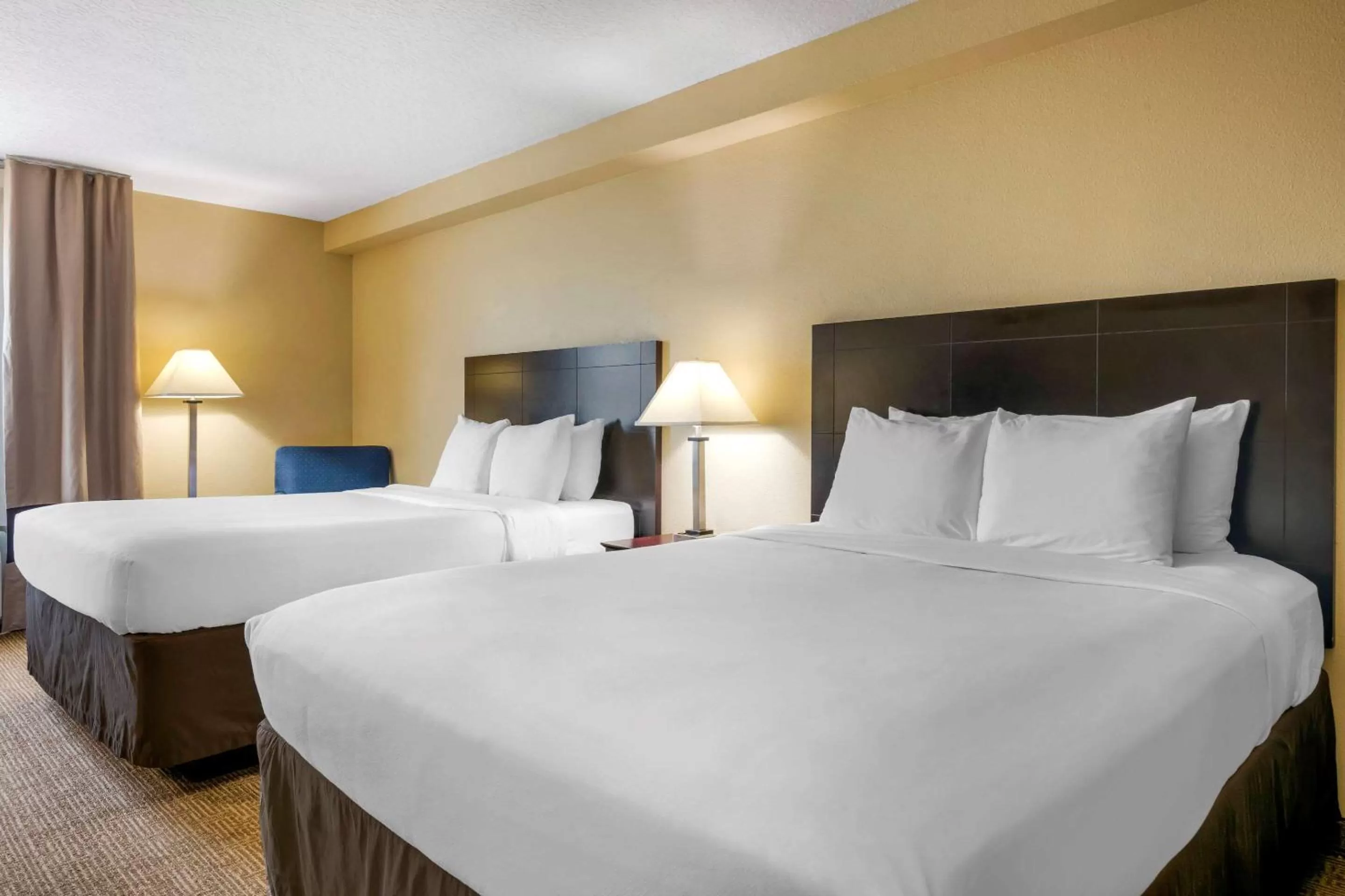Photo of the whole room, Bed in I-Drive Hotel at Universal