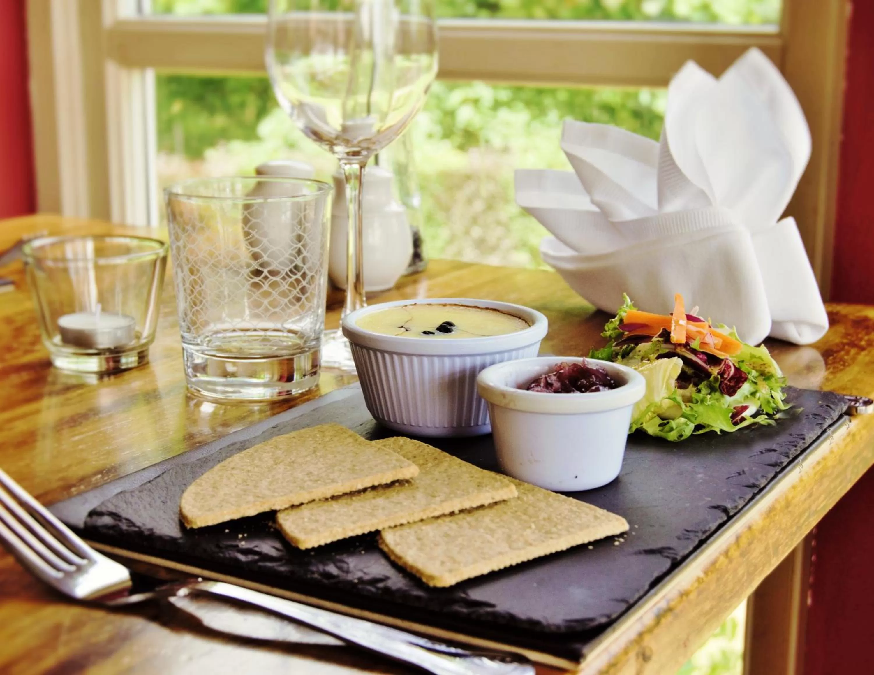 Restaurant/places to eat in Bridge of Cally Hotel