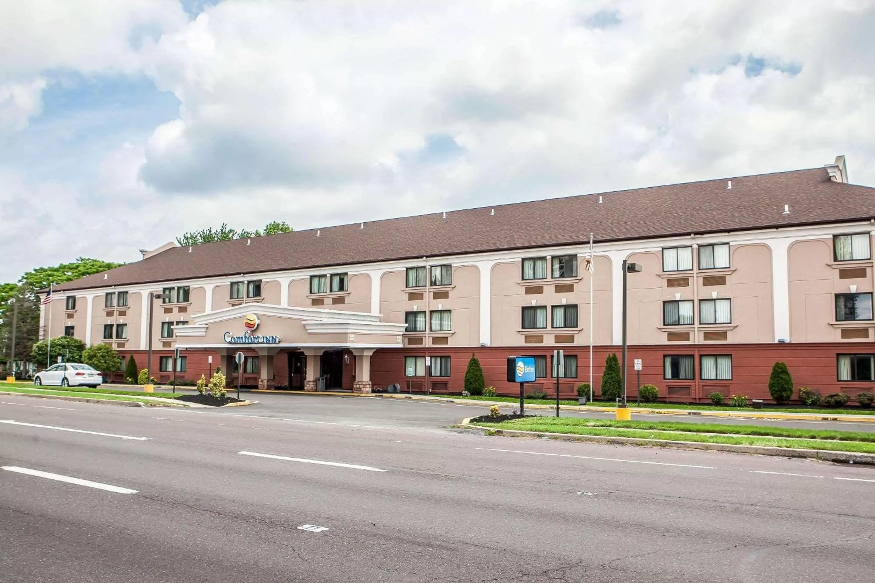 Property building in Comfort Inn Feasterville - Trevose