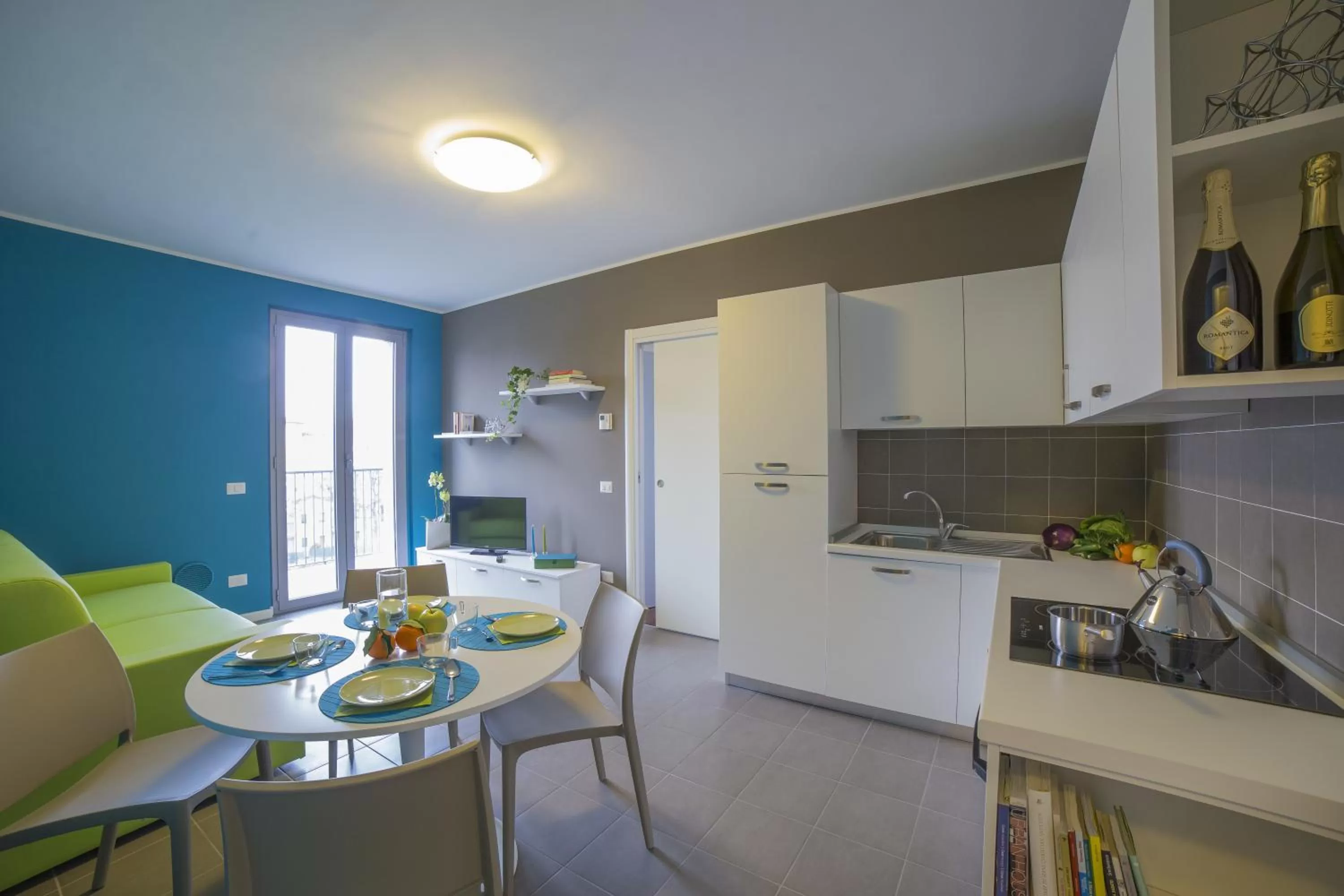 Kitchen or kitchenette in Aurum Aparthotels Pianell 10