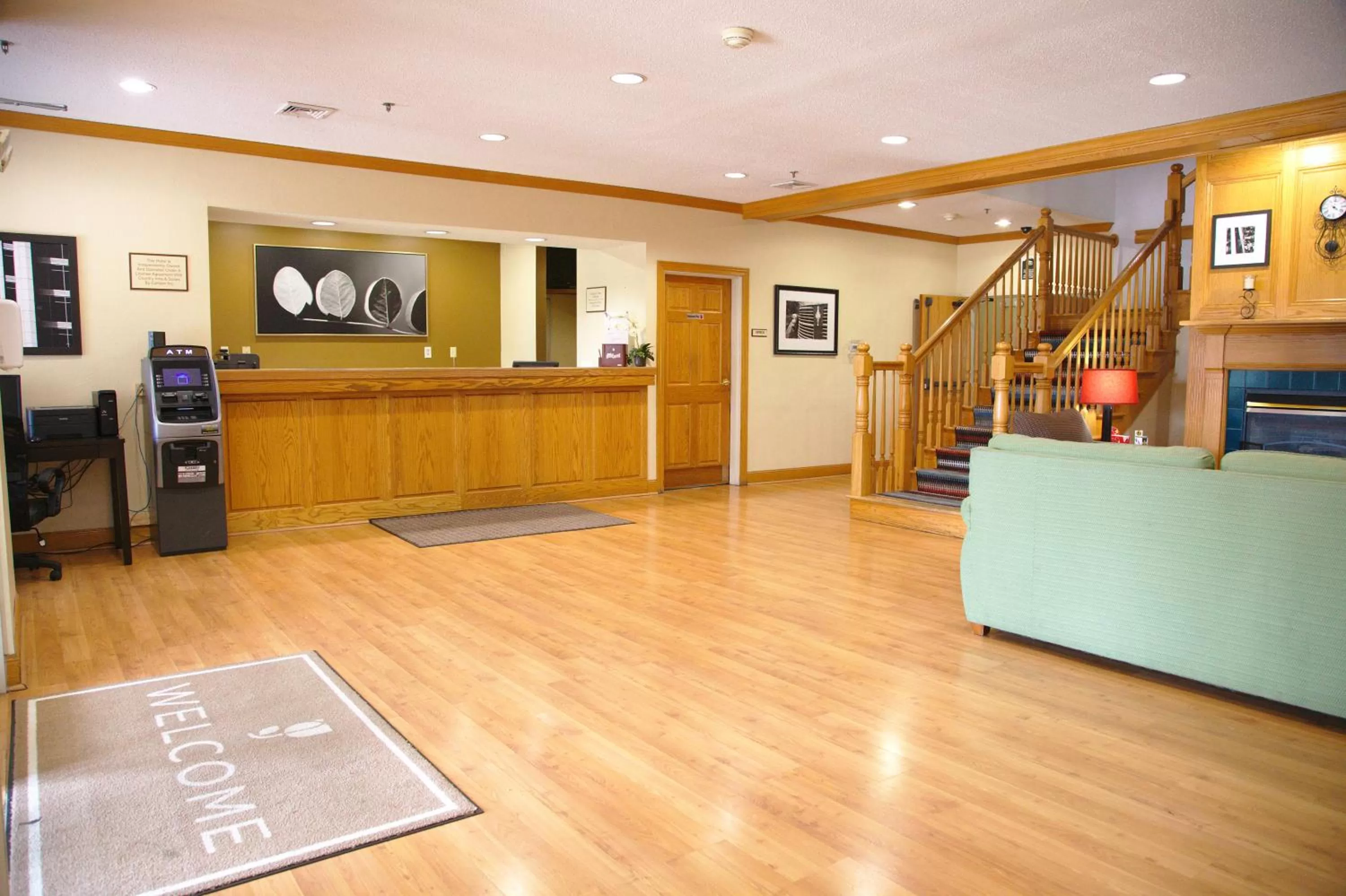Lobby or reception in Country Inn & Suites by Radisson, Bloomington-Normal West, IL