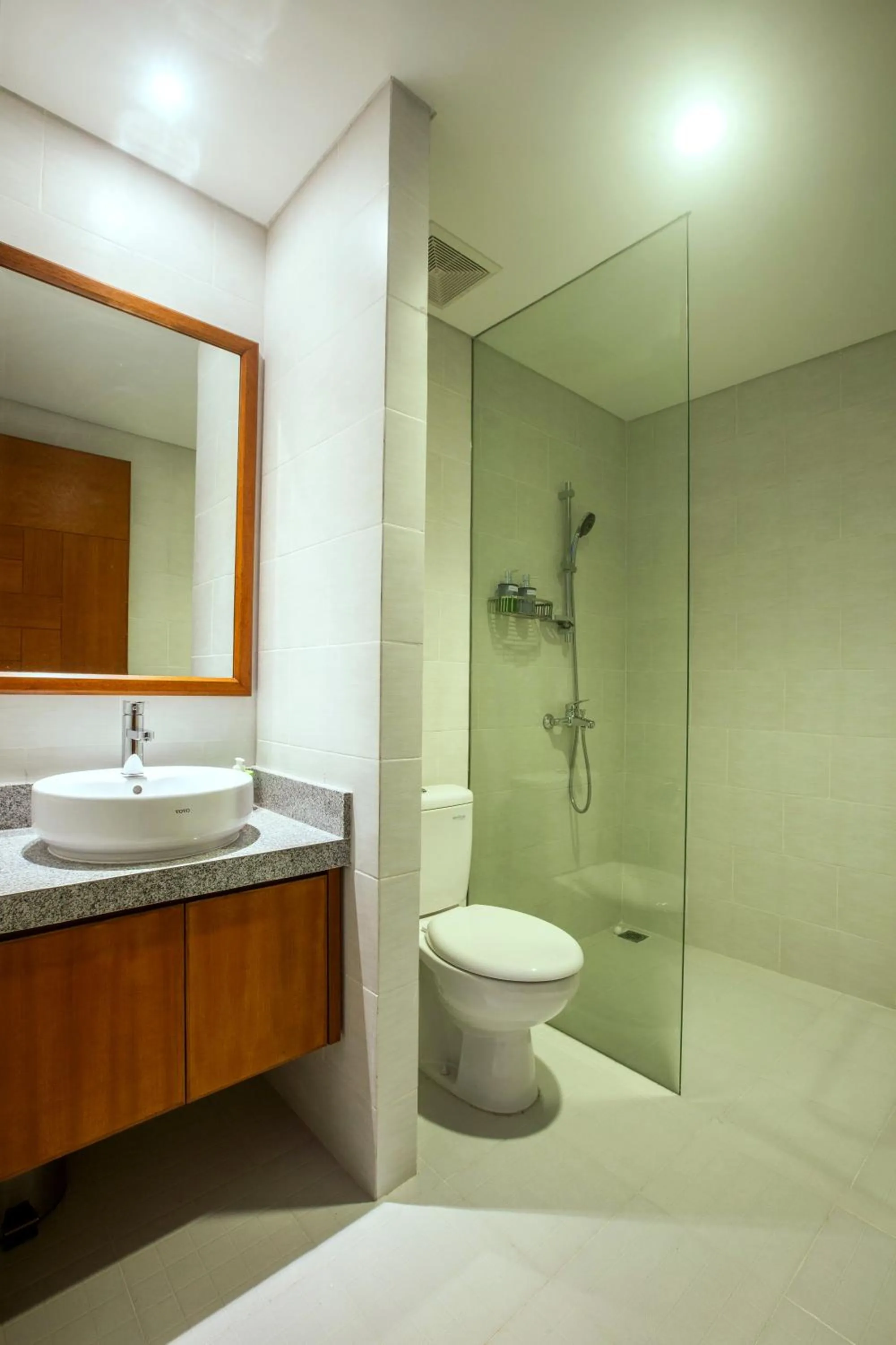 Shower in Pudak Sari Unizou Hostel