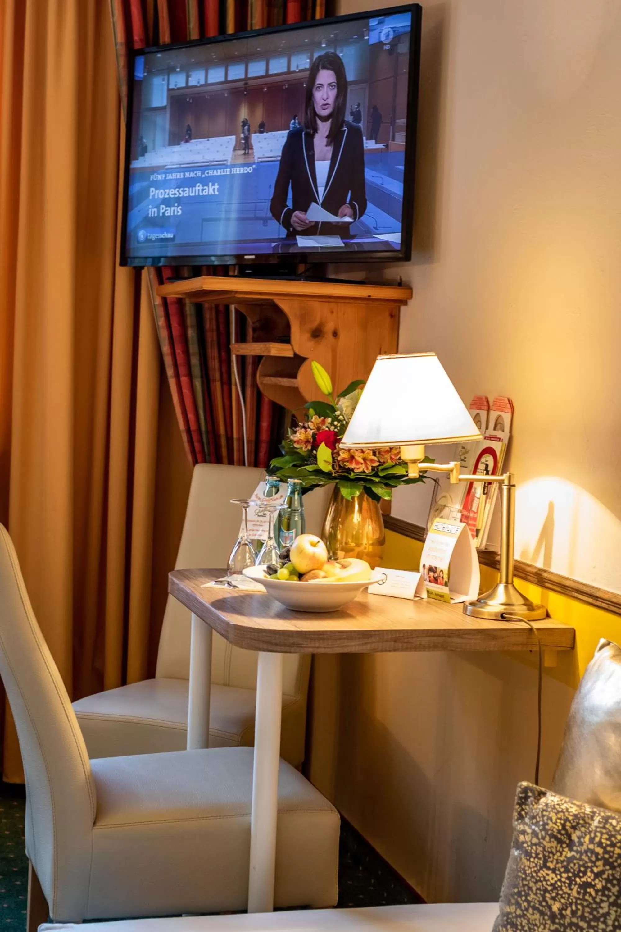 TV and multimedia in Hotel Goldflair am Rathaus